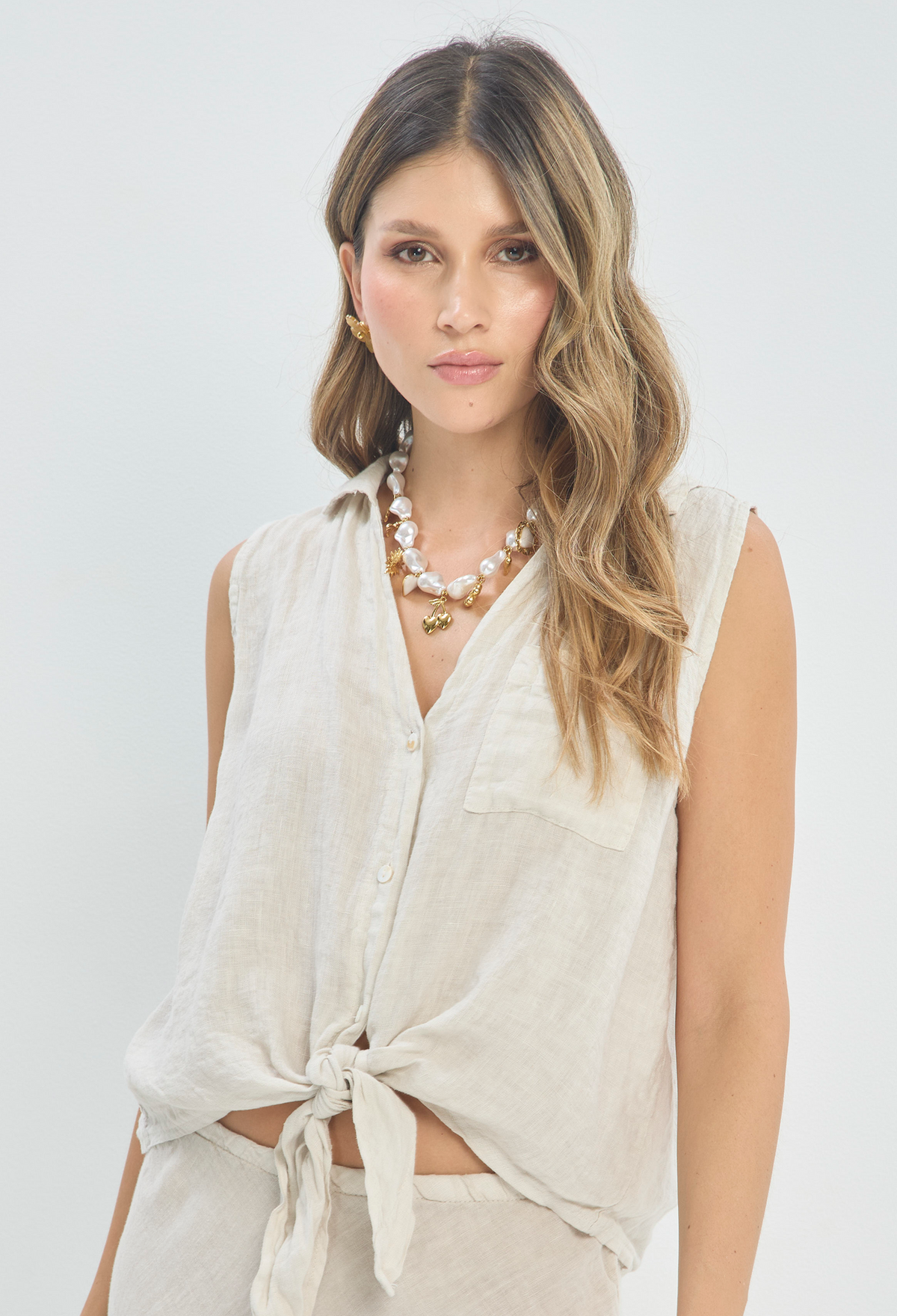 Blusa Anudada en Lino Beige BYBLA