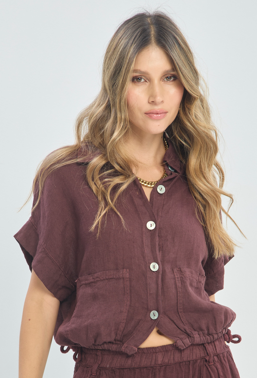 Blusa Lino Manga Corta con Cordón Vinotinto BYBLA