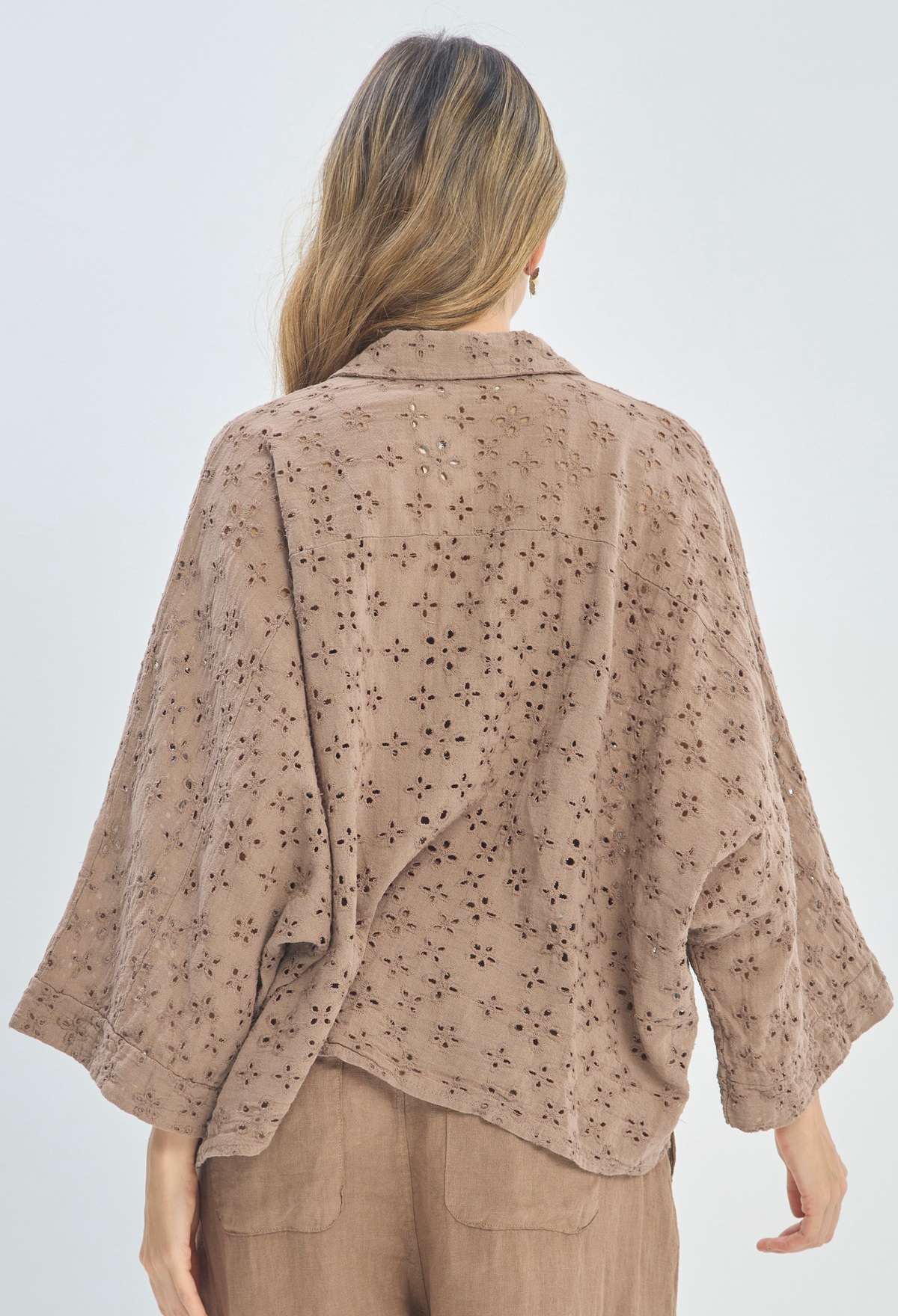 Blusa Calada Manga 3/4 Camel BYBLA - vista 3