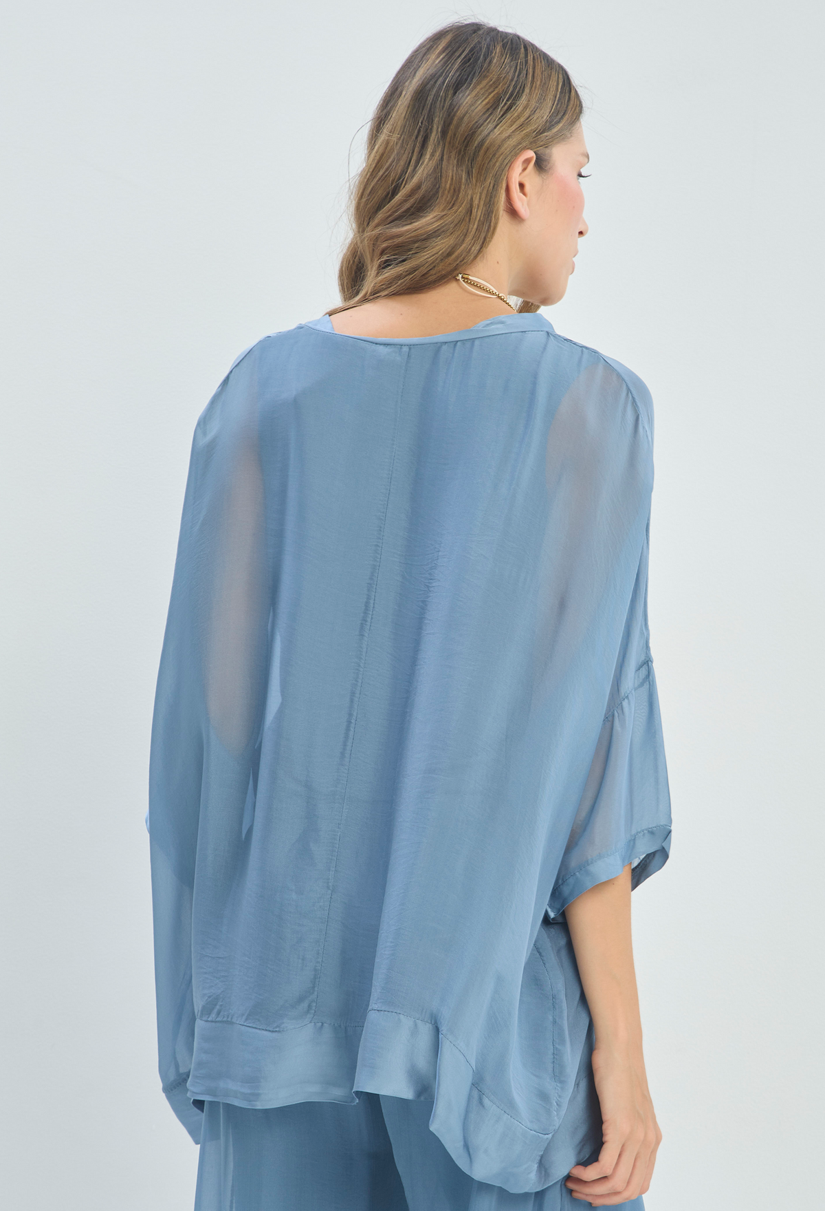 Blusa Seda Cuello V Azul BYBLA - vista 4