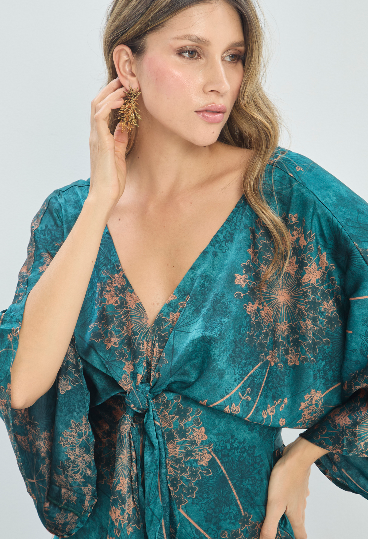 Vestido Largo Kimono Estampado Verde Esmeralda BYBLA - vista 4
