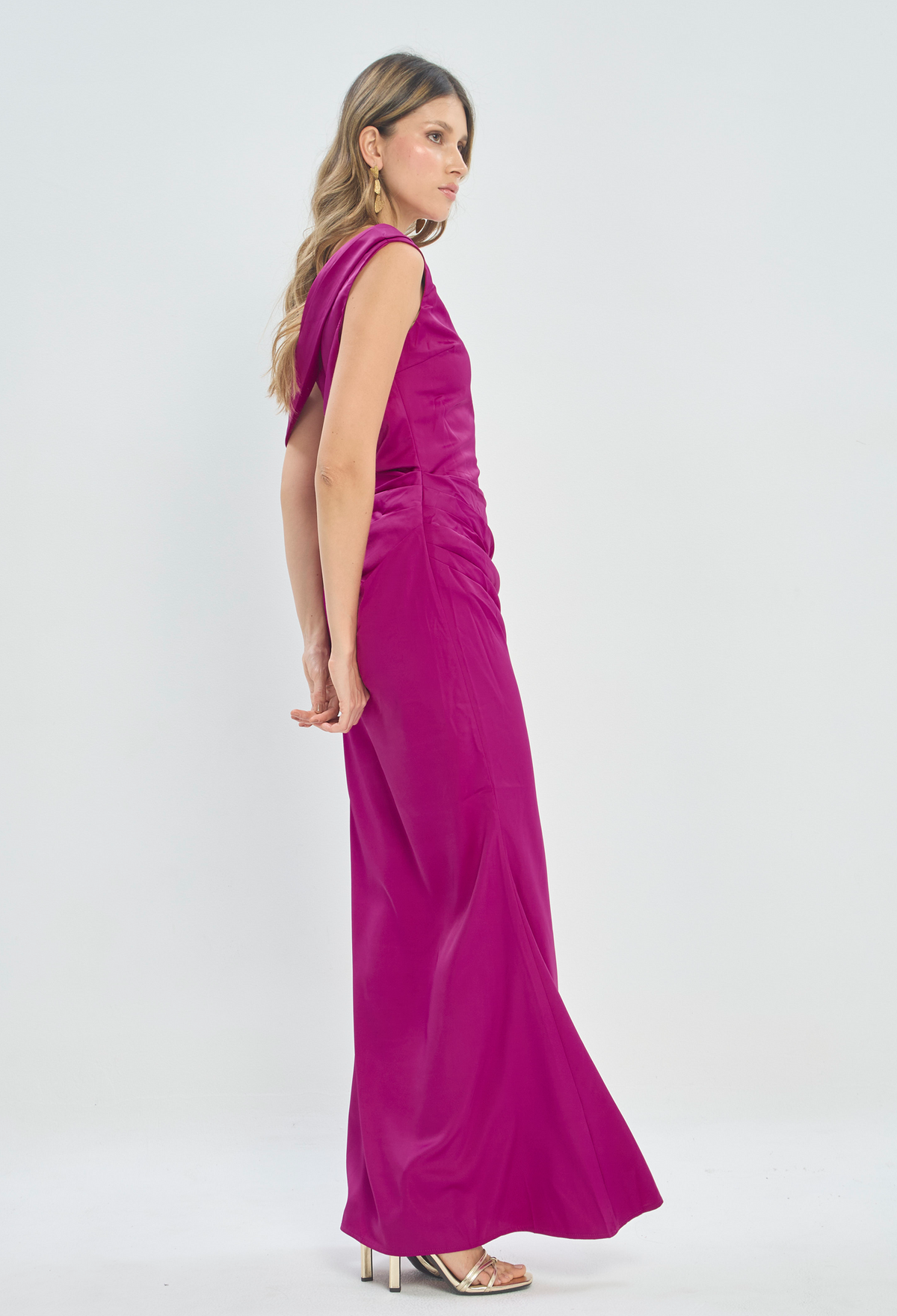 Vestido Largo Un Hombro Magenta BYBLA - vista 3