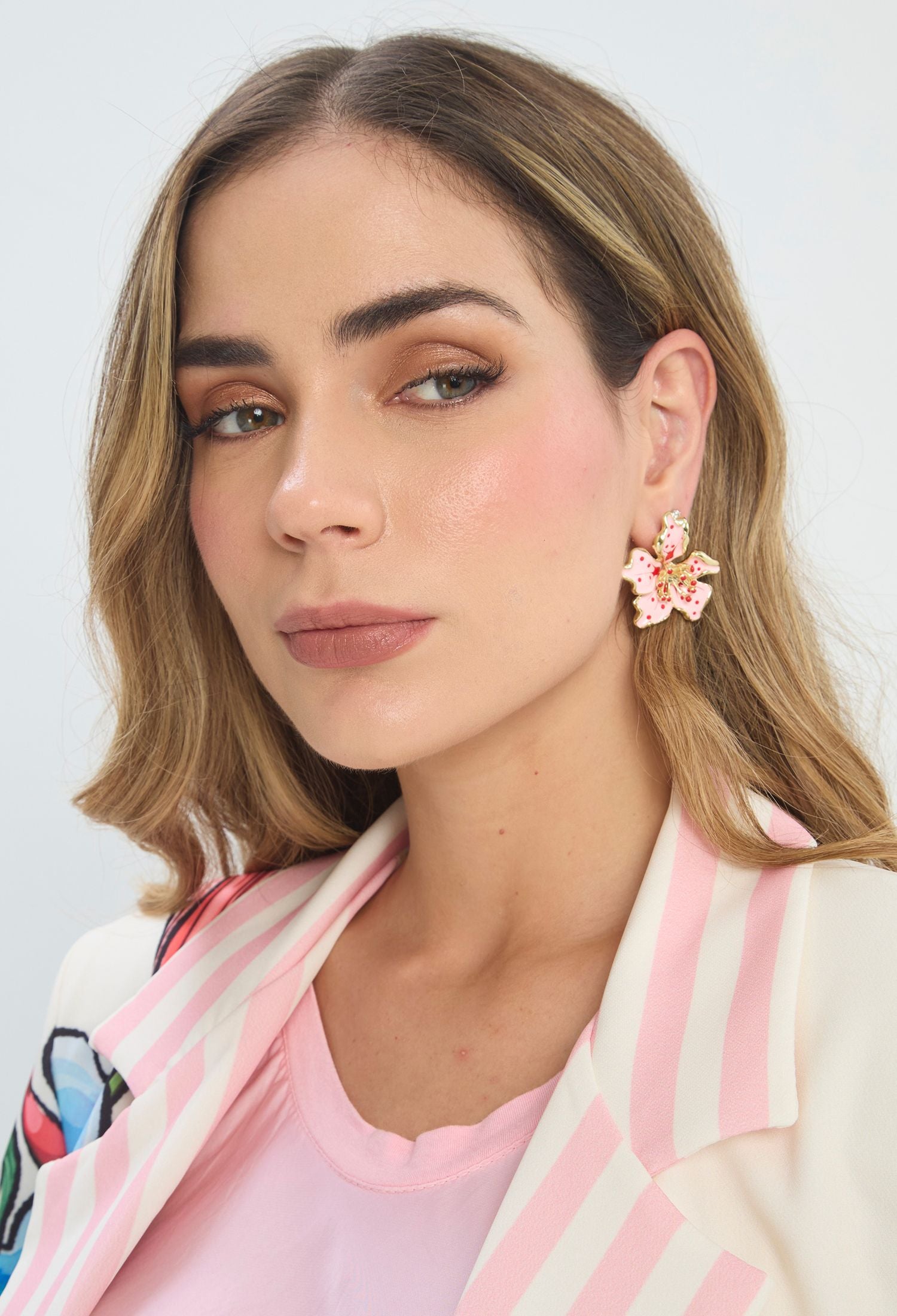 Aretes Flor Metálica Rosa - Foto 4
