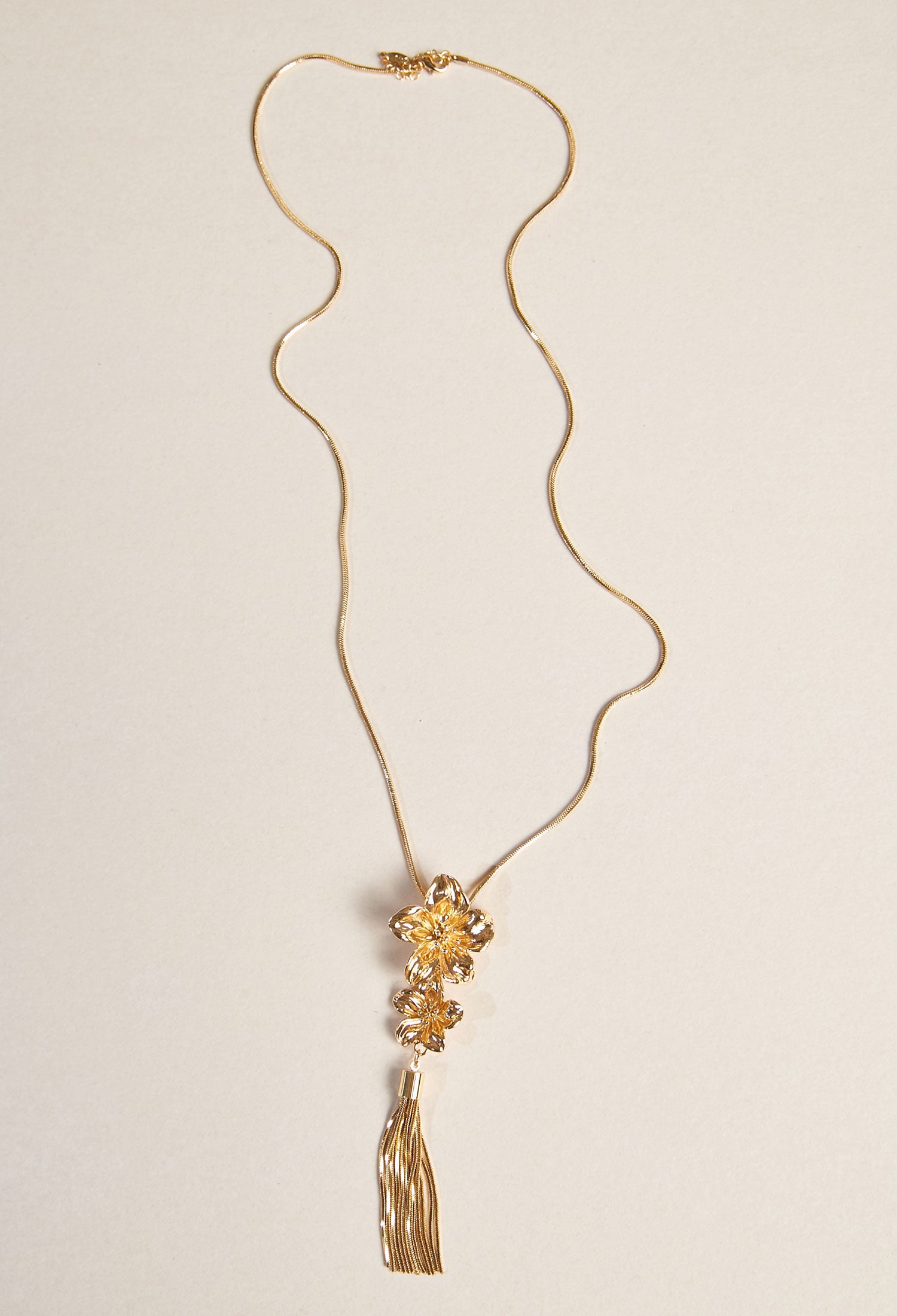 Collar Flores Cinco Pétalos