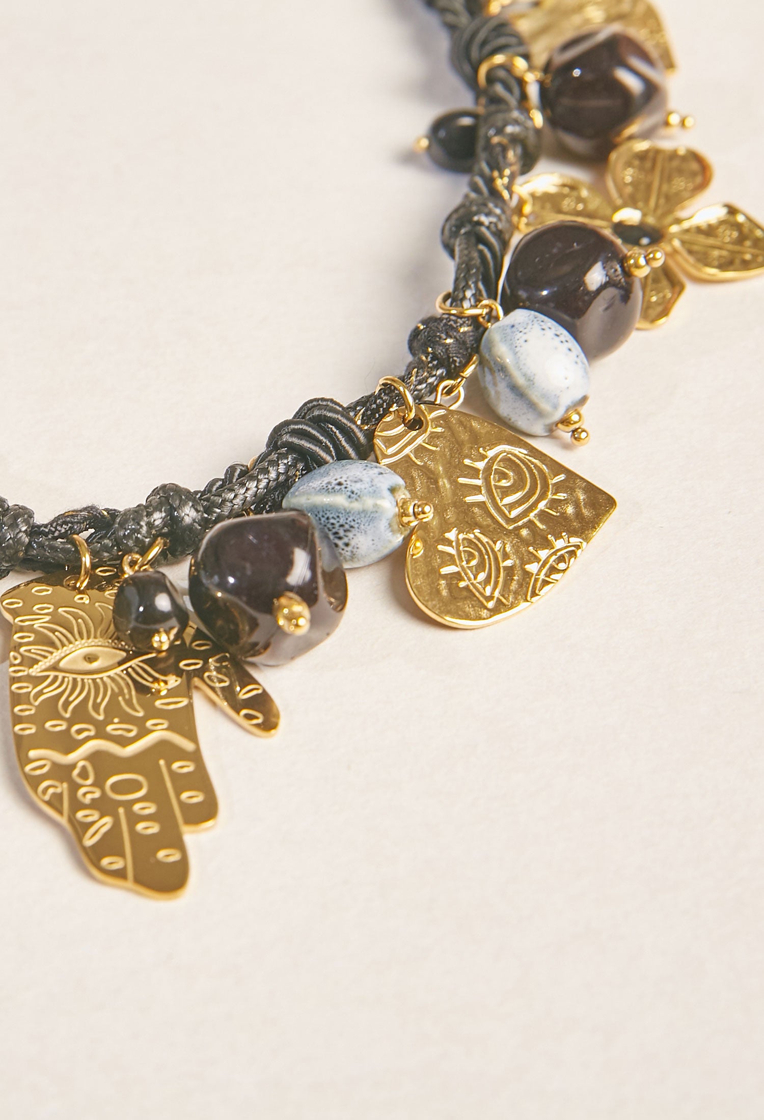 Collar Hilo Trenzado Charms vista 2 - BYBLA Colombia
