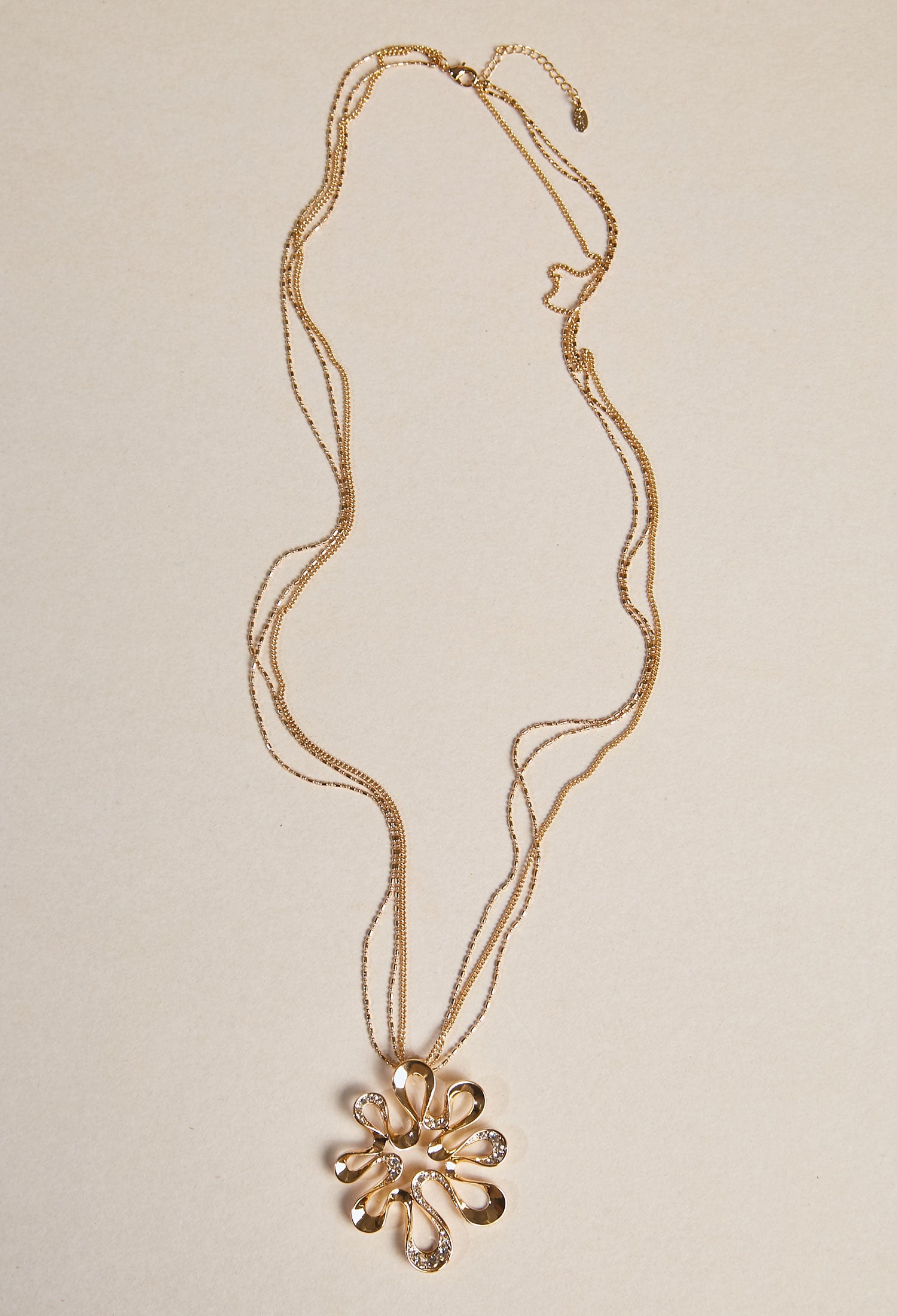 Collar largo dije floral - BYBLA Colombia