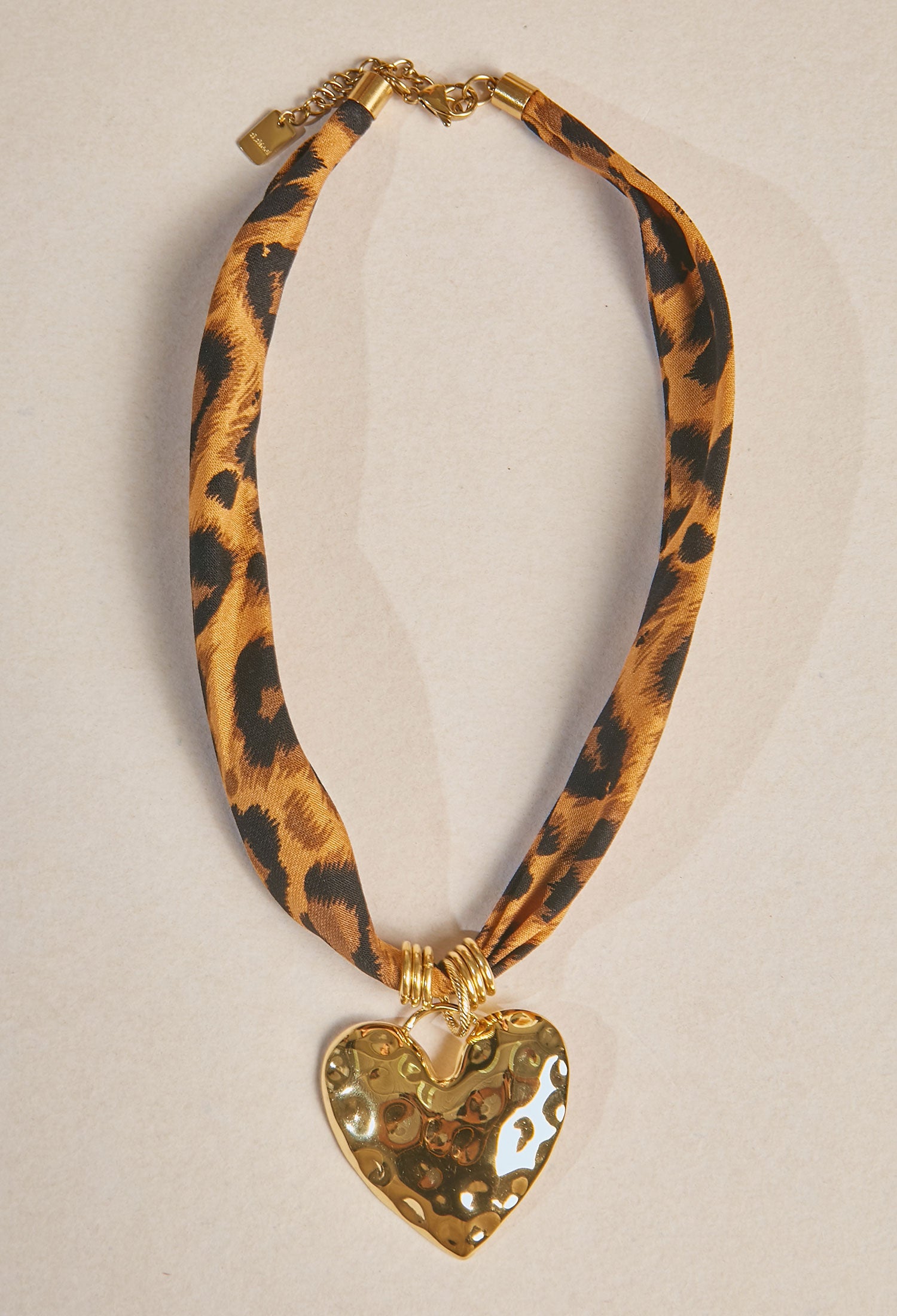 Collar Corto Dije Corazón - BYBLA Colombia