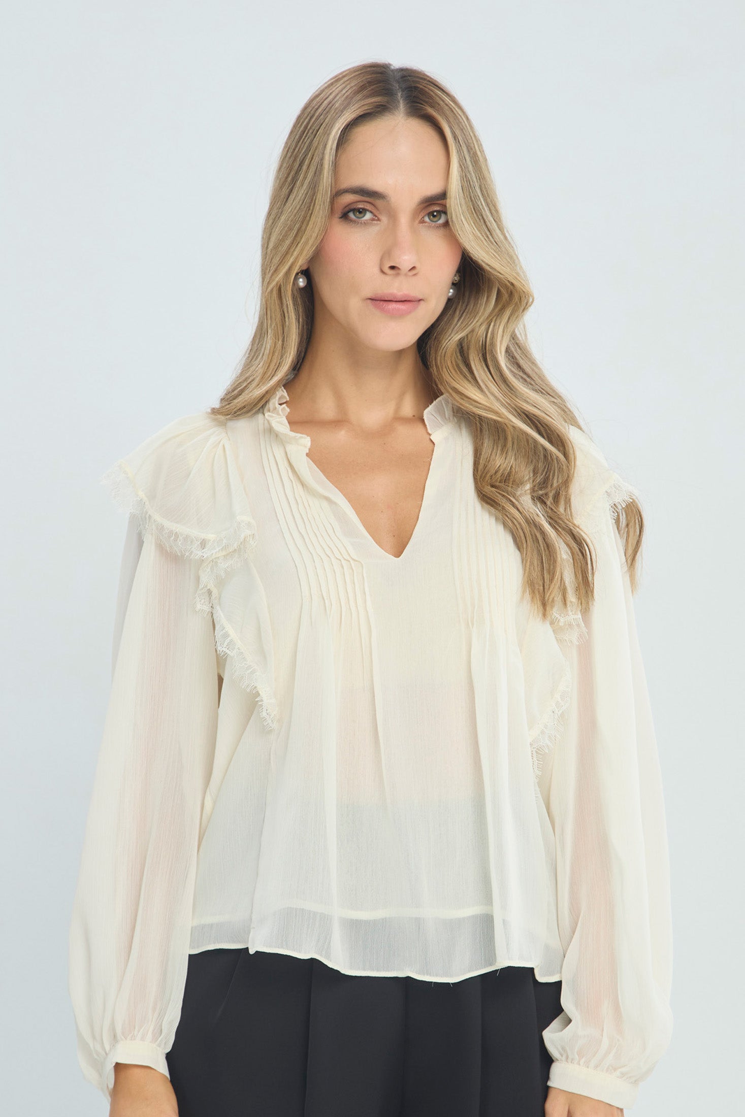 Blusa Crema Encaje - Outlet BYBLA Colombia