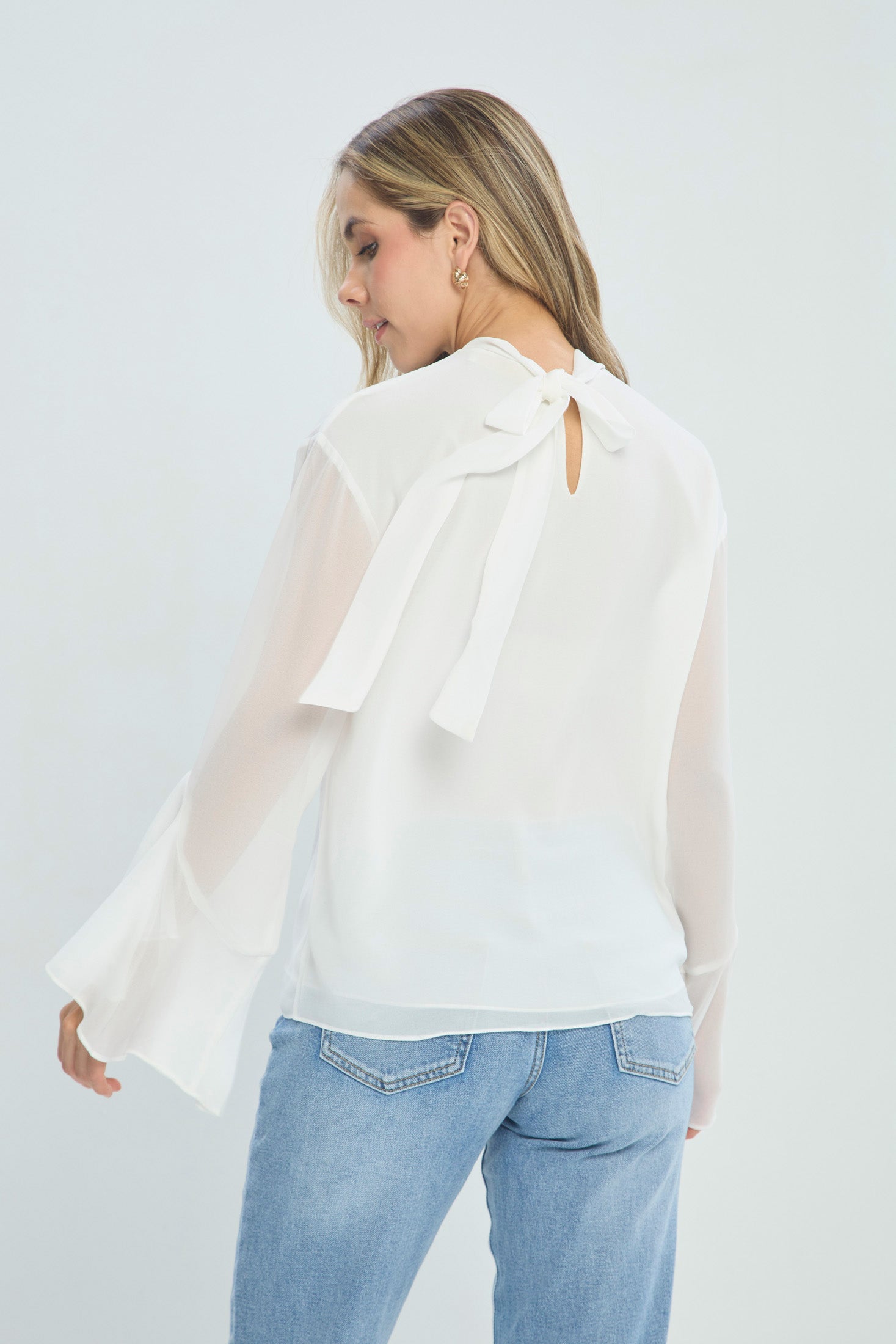Blusa Crepe de Cuello Alto vista 3 - Outlet BYBLA Colombia