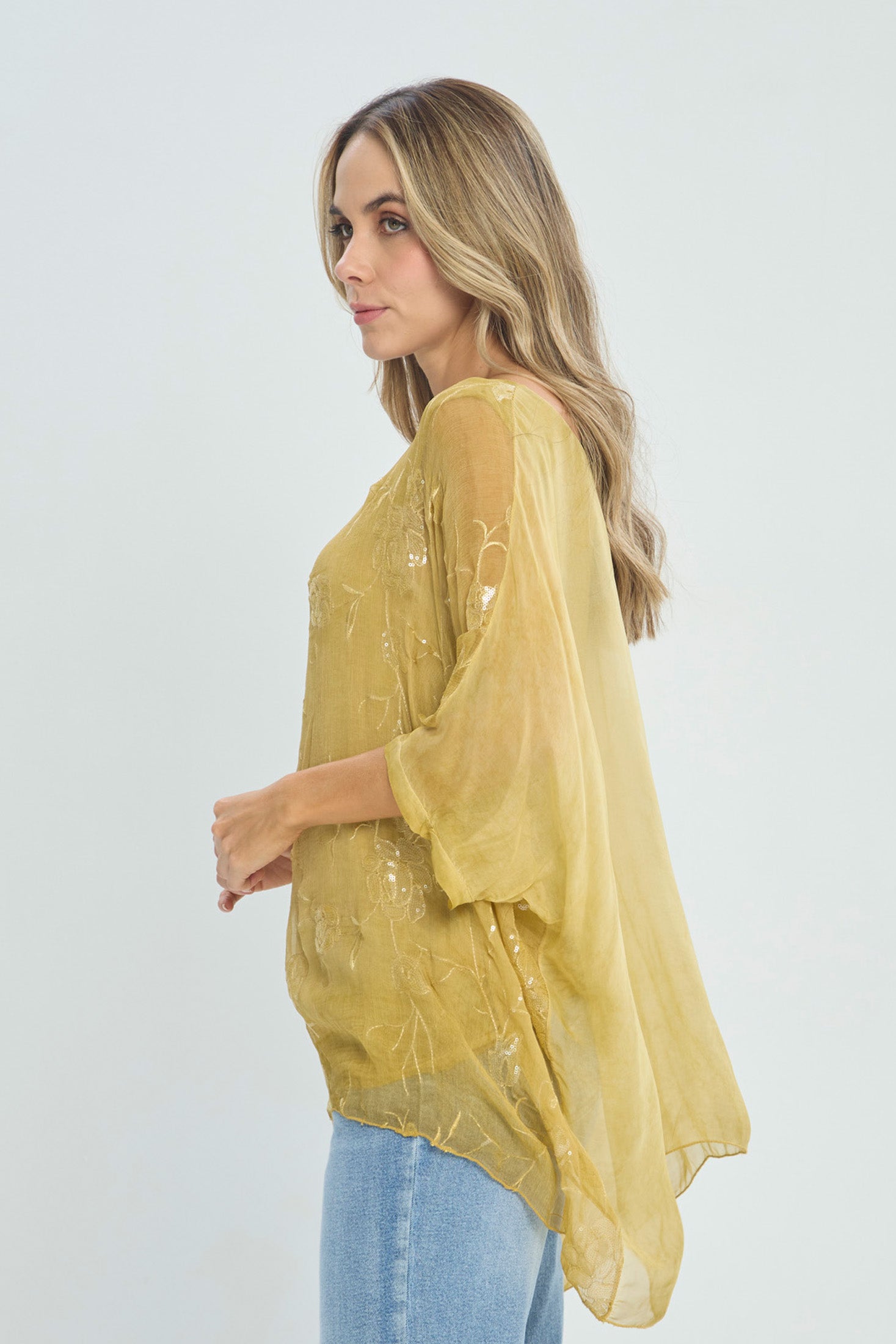 Blusa Seda Bordado Floral Lentejuelas vista 3 - Outlet BYBLA Colombia