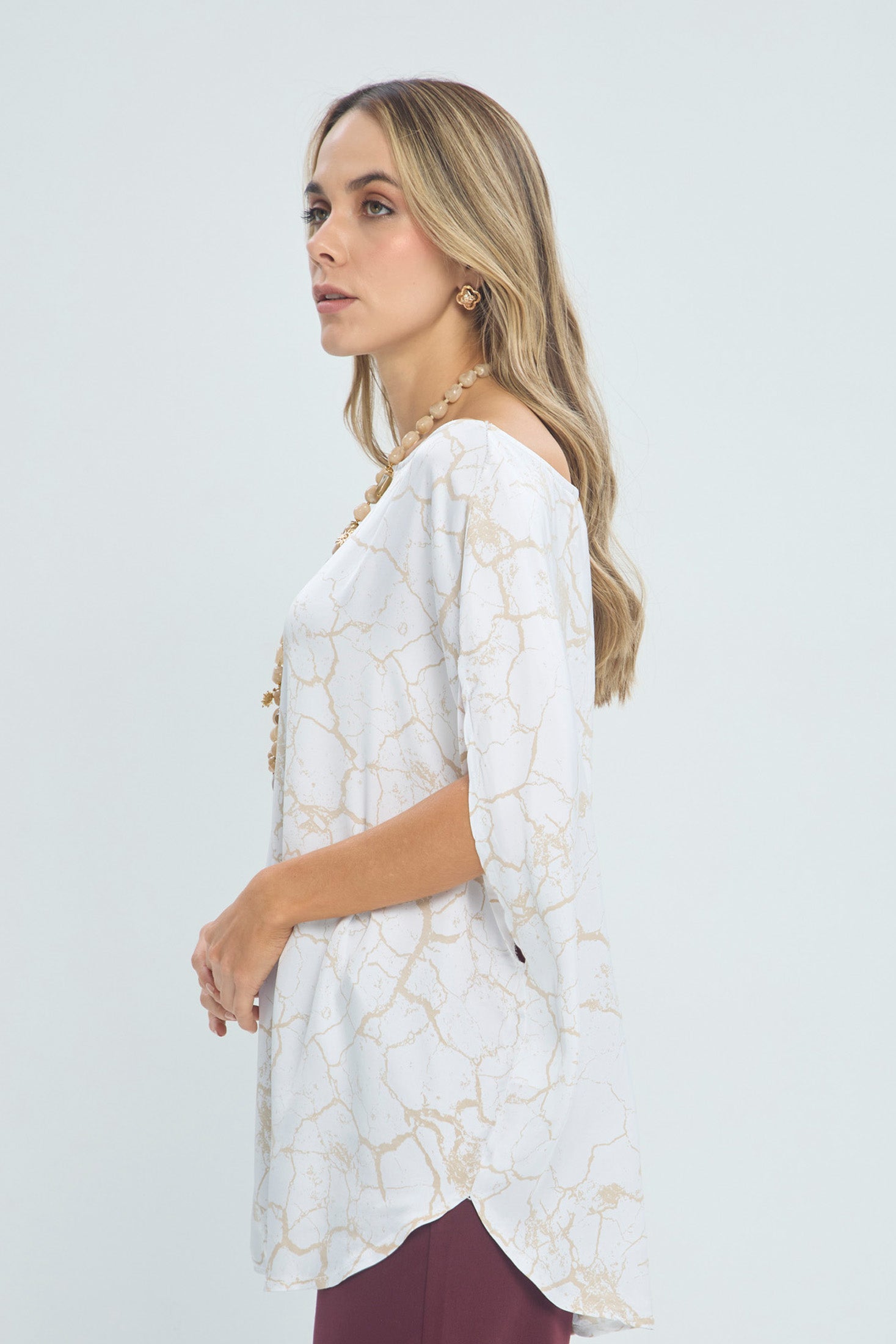 Blusa Seda Estampado Mármol vista 2 - Outlet BYBLA Colombia - BLANCOS