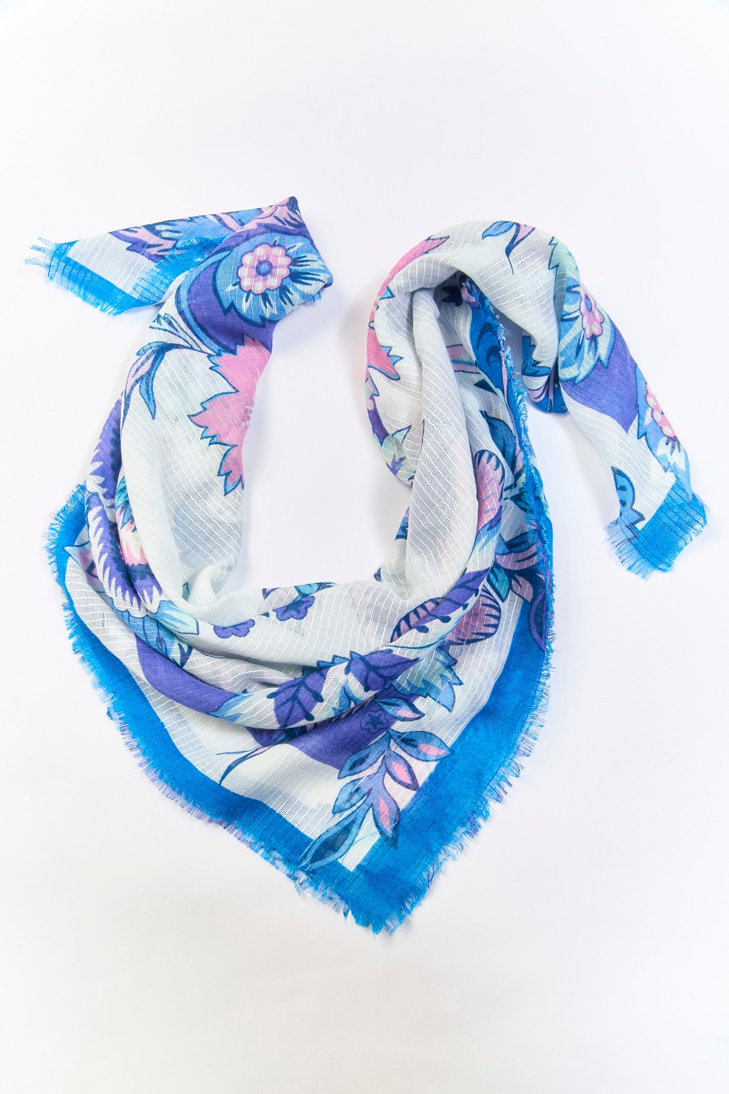 Pañoleta multiuso azul sereno con estampado sutil
