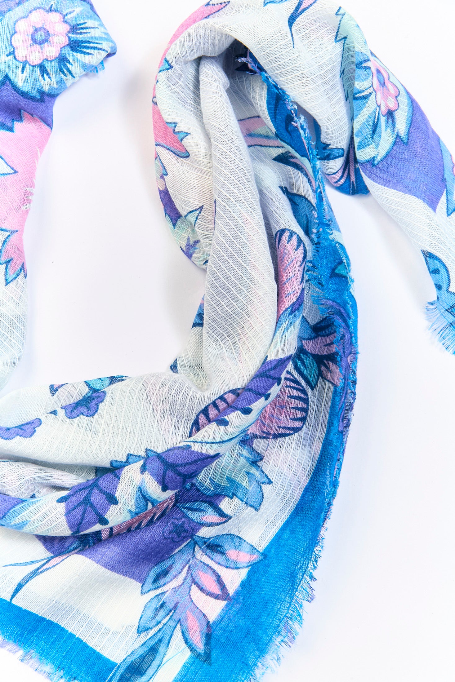Pañoleta multiuso azul sereno con estampado sutil - vista 2