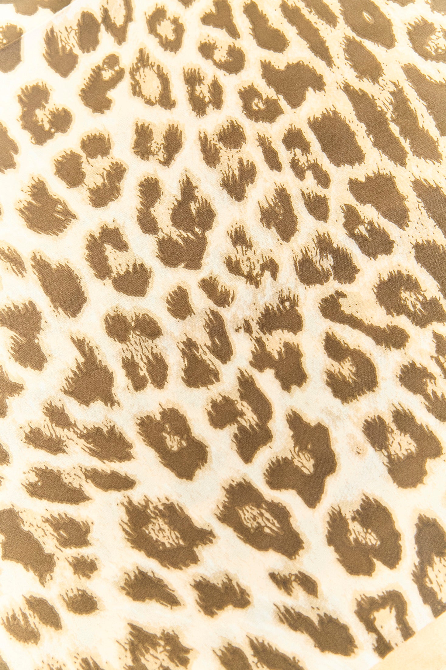 Pañoleta multiuso kaki con animal print - vista 3