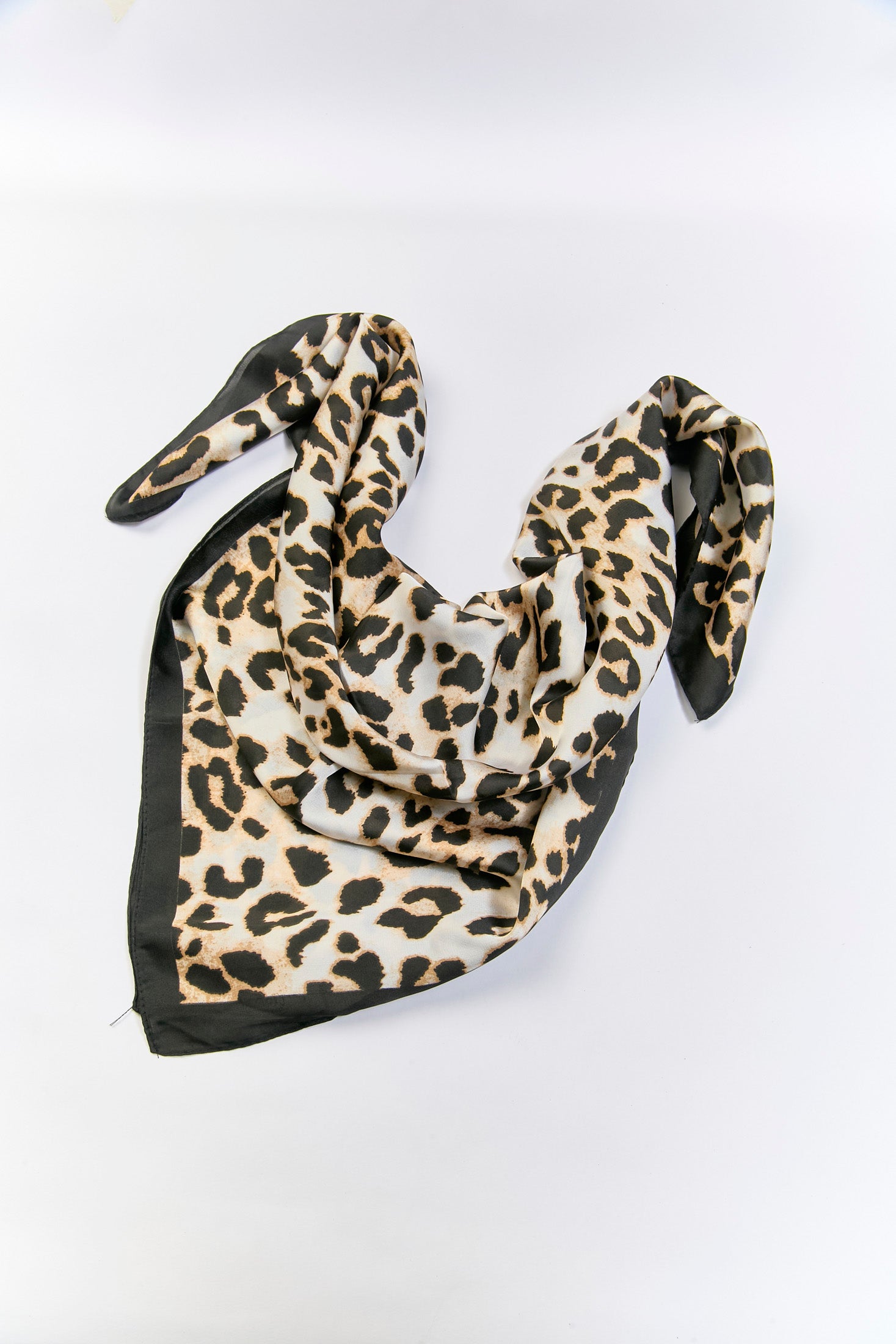 Pañoleta multiuso beige con acentos negros