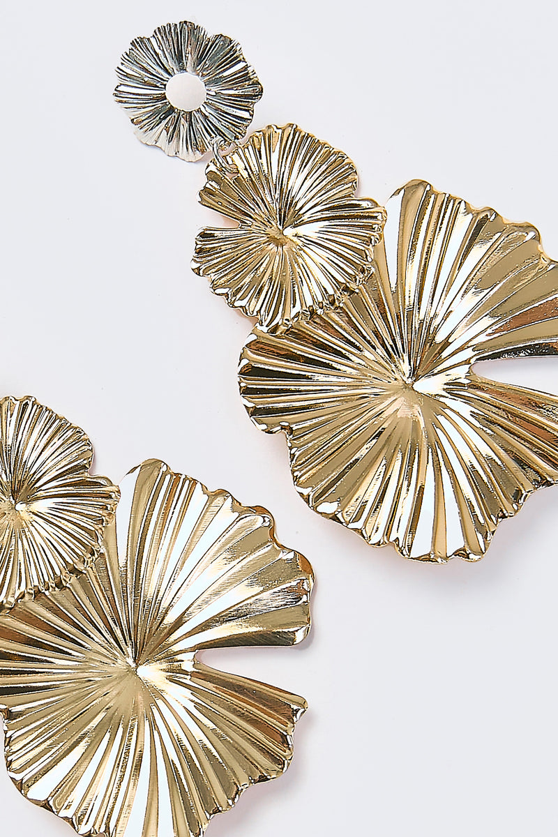Aretes Colgantes Hoja de Lirio Plisada Dorados