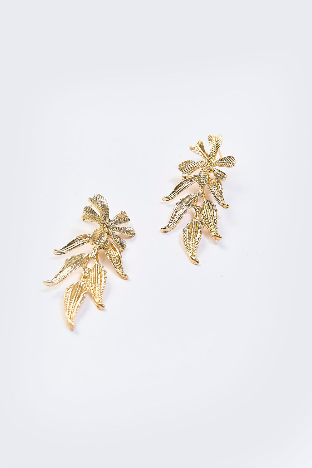 Aretes Colgantes Hojas Texturizadas Plateados
