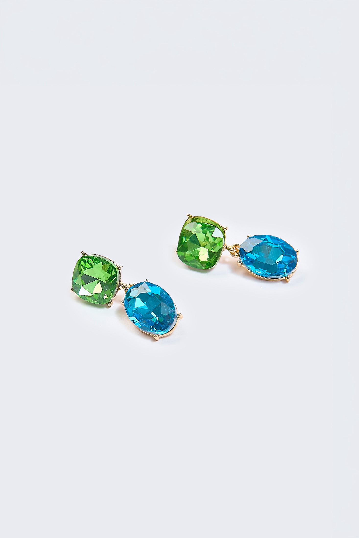 Aretes Vidrio Color Dorados