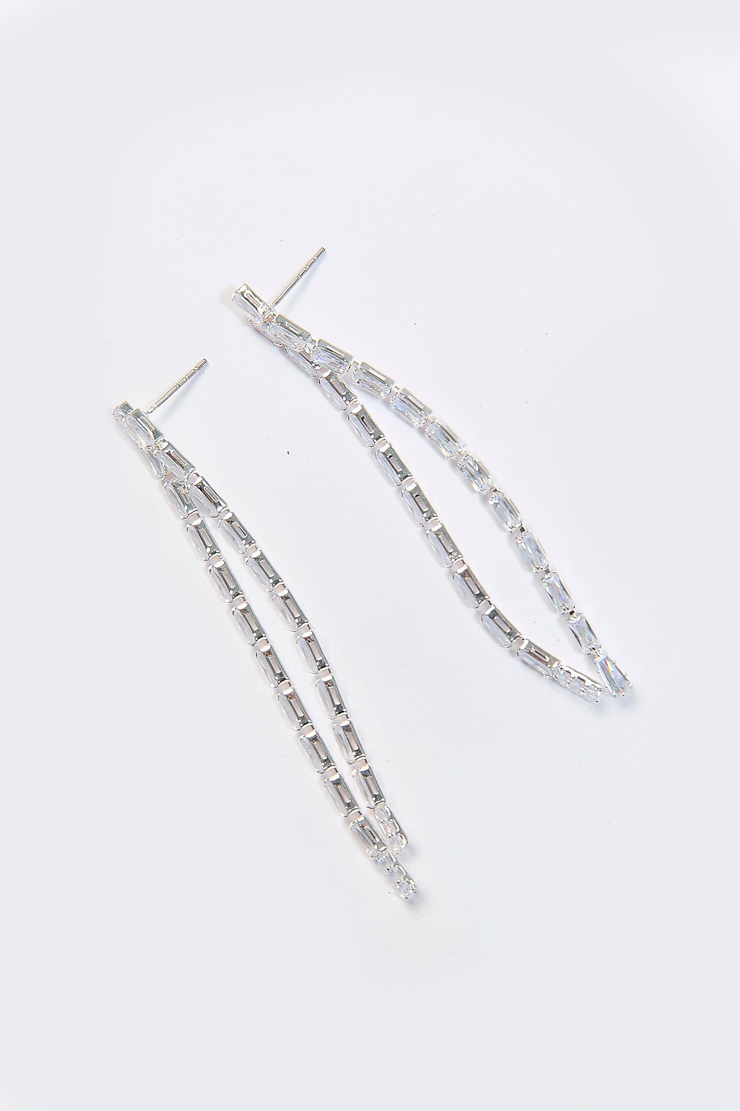 Aretes Líneas Baguette CZ Plateados