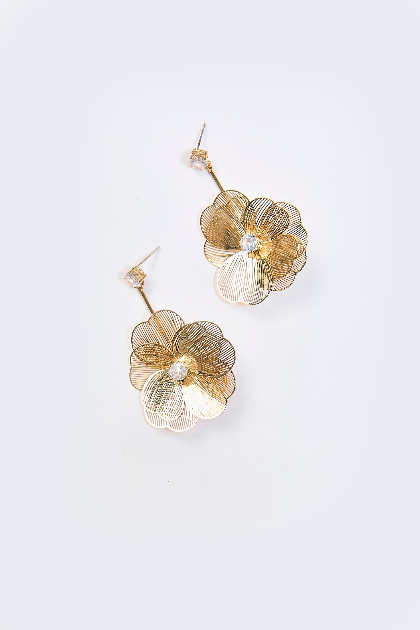 Aretes Colgantes Flor Metálica Dorados