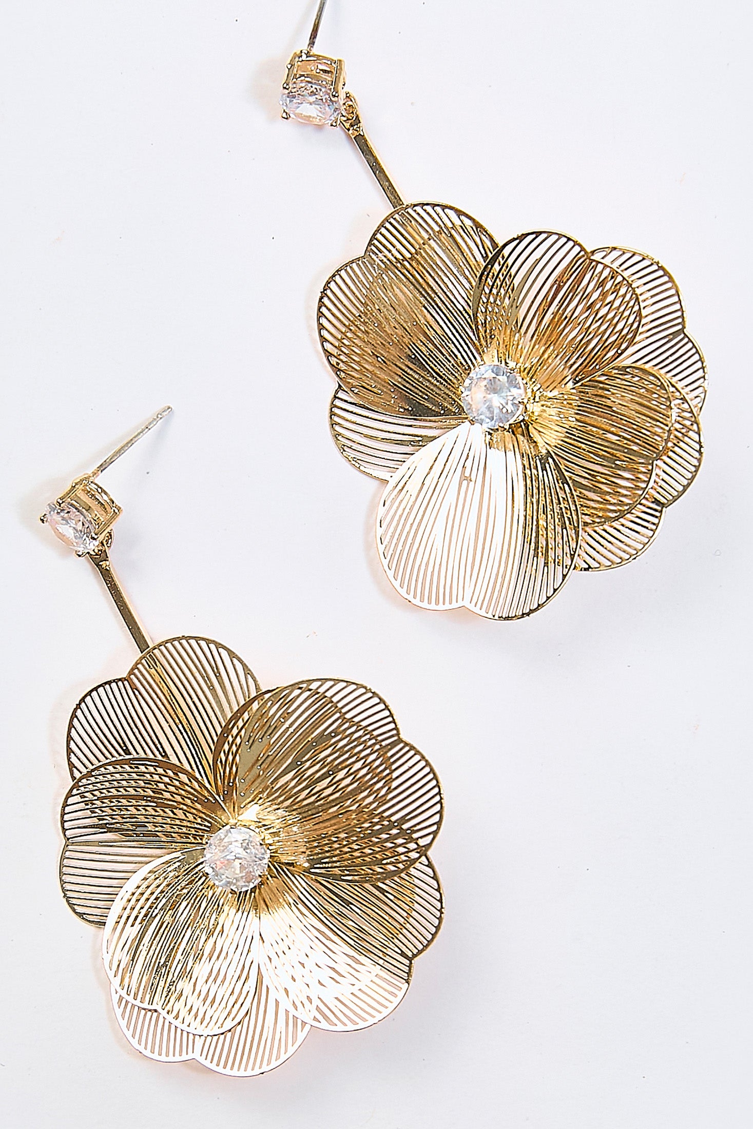 Aretes Colgantes Flor Metálica Dorados
