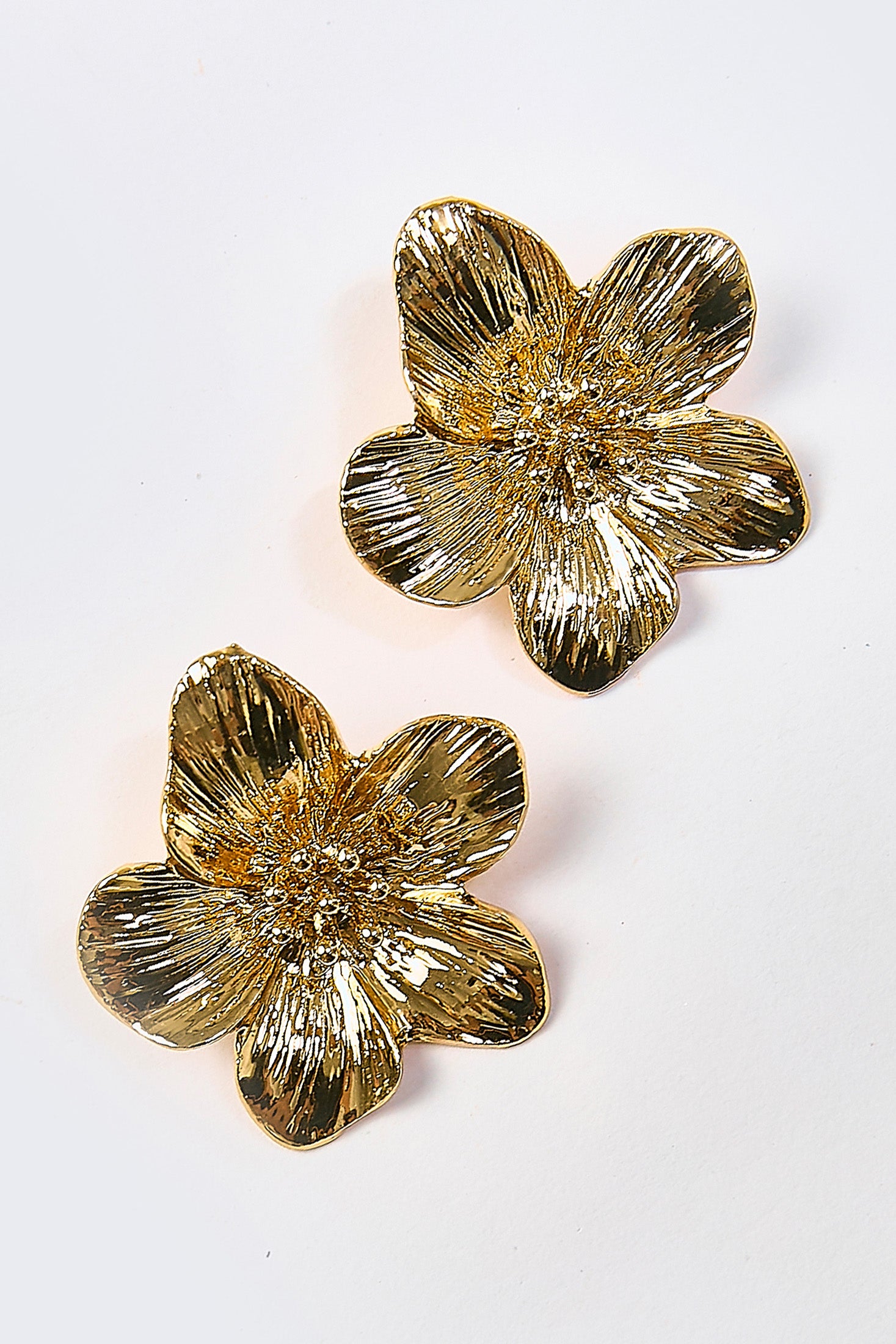 Aretes Flor Metálica Dorados