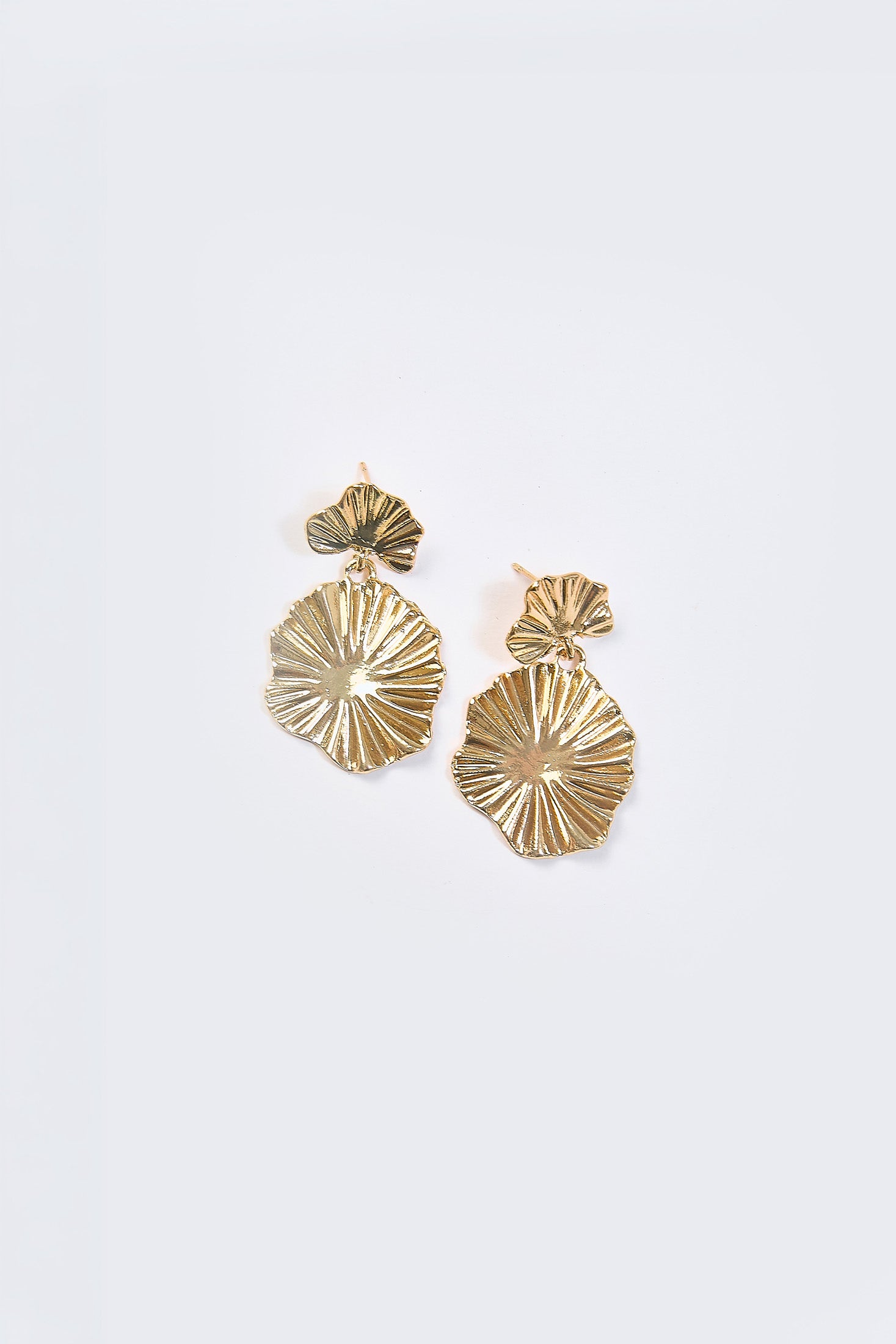 Aretes Colgantes Pétalo Plisado Dorados