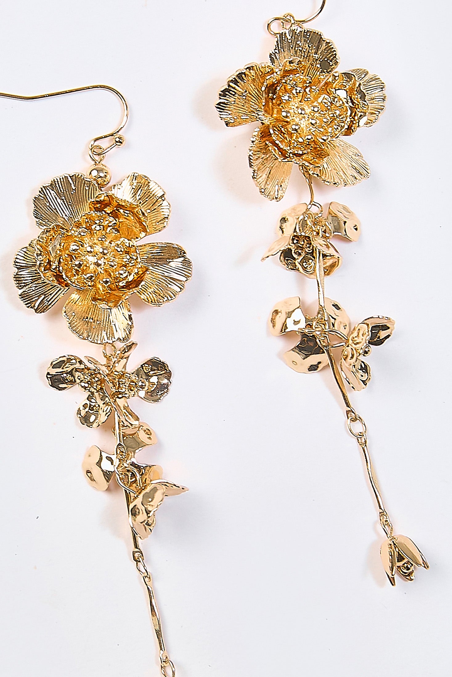 Aretes Colgantes Flor Dorada Metálica