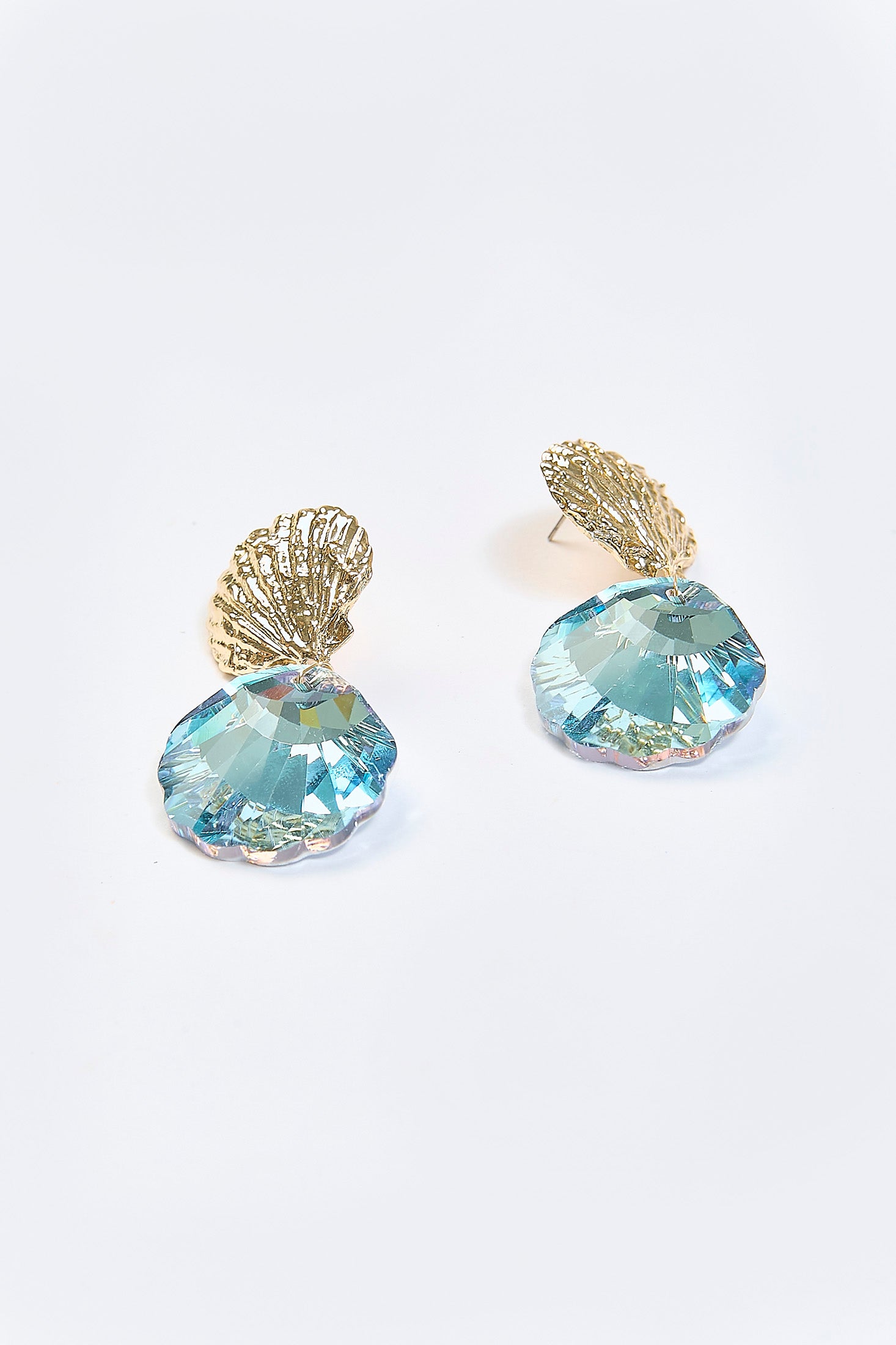 Aretes Colgantes Eslabón Concha Marina Dorados
