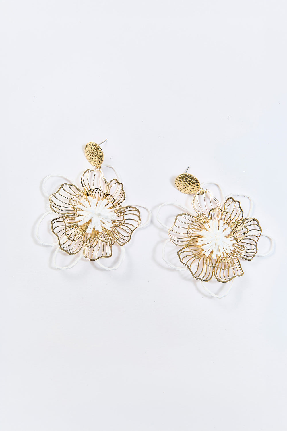 Aretes Colgantes Flor Metálica Dorados - Foto 1