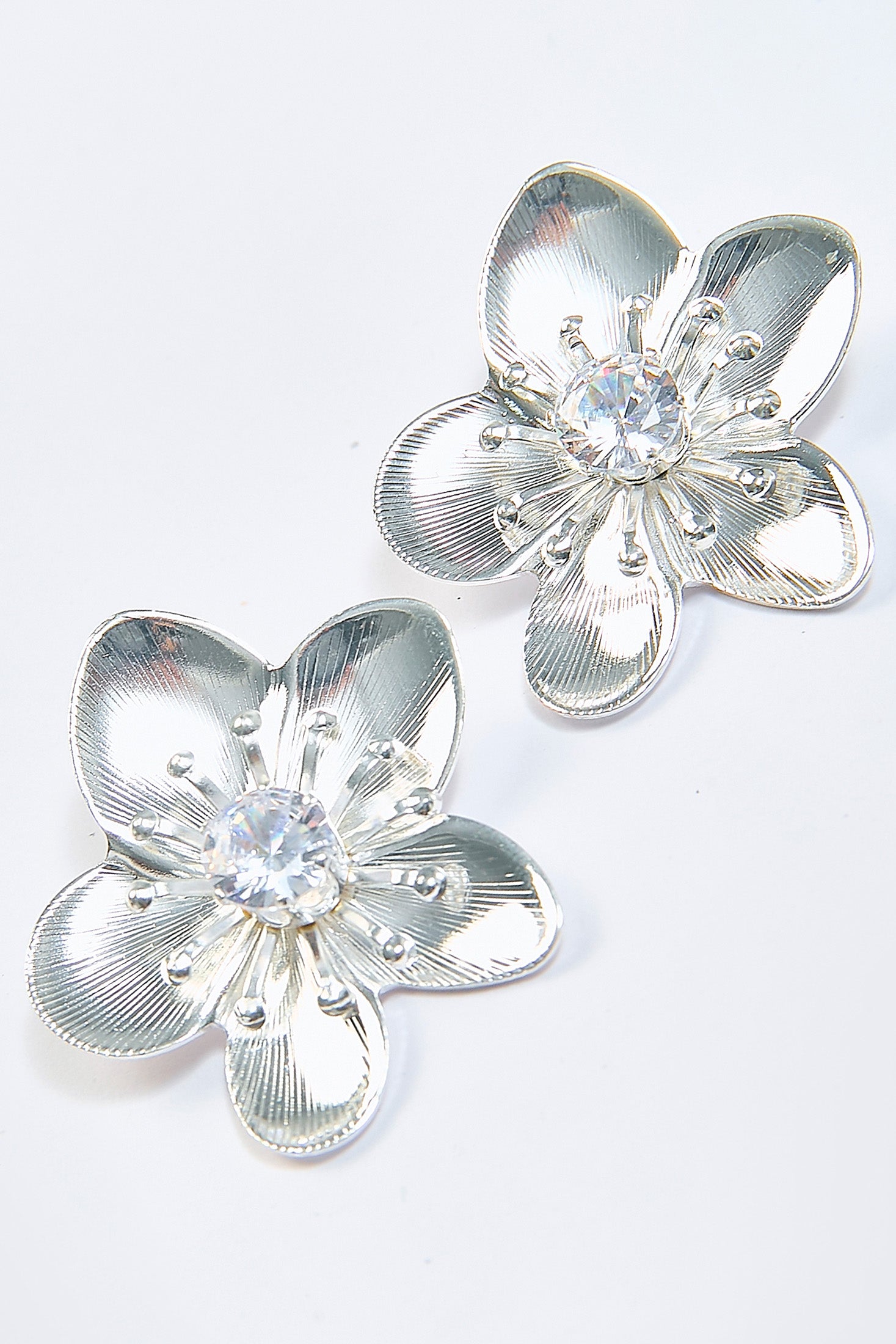 Aretes Topo Flor Metálica Multicolor