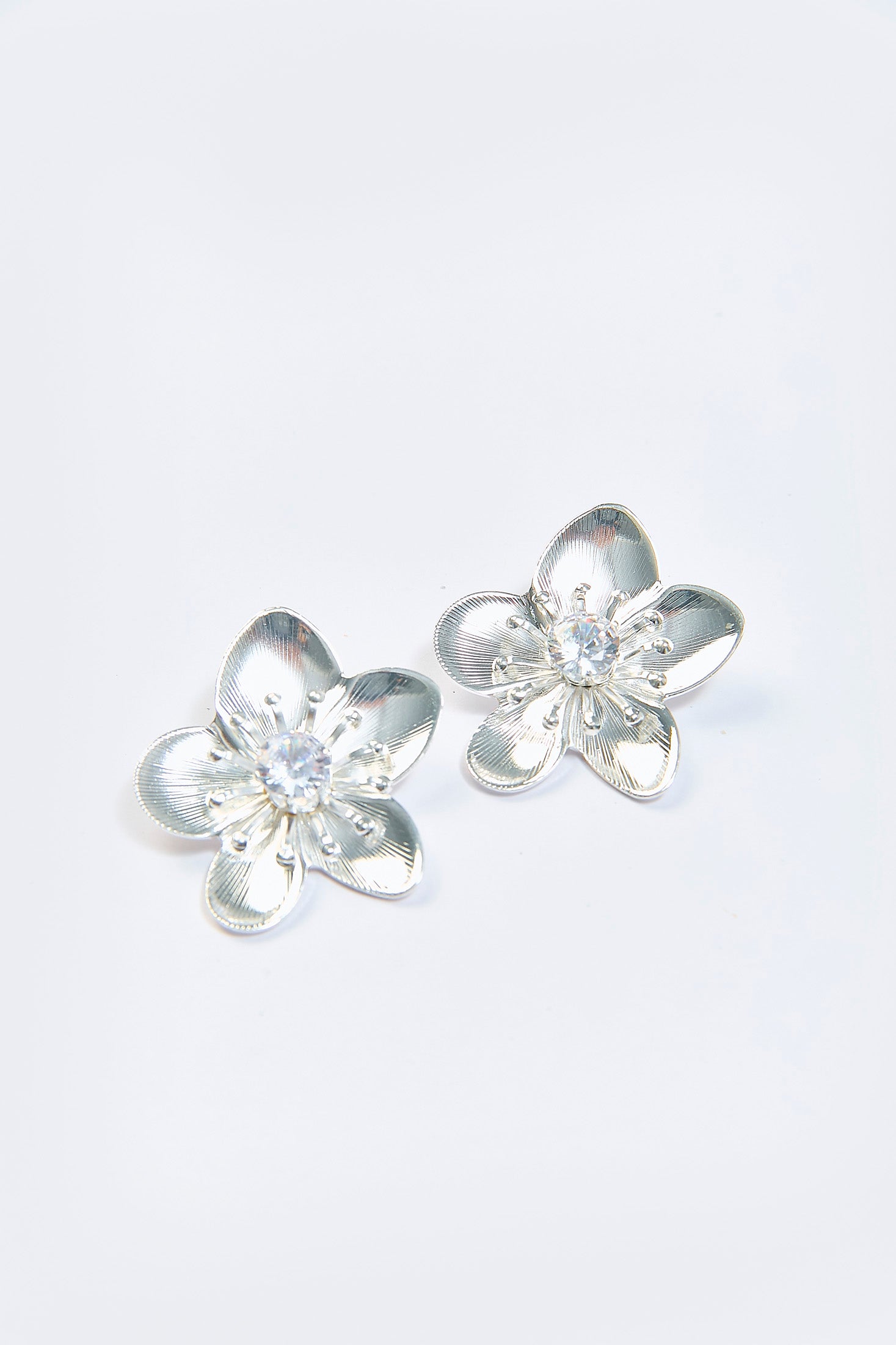 Aretes Topo Flor Metálica Multicolor