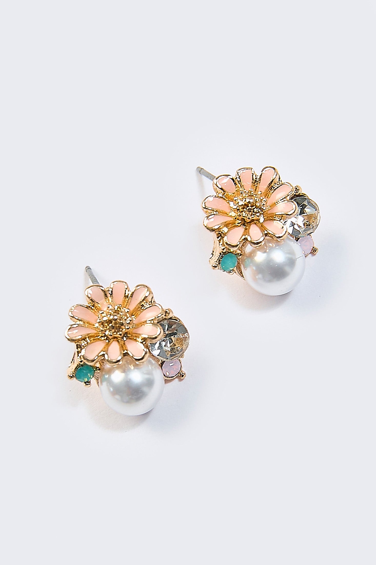 Aretes Flor con Perla y Piedra Dorados