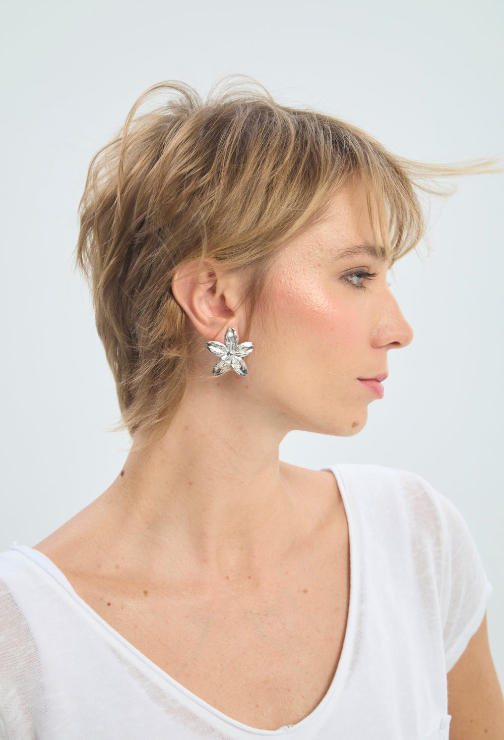 Aretes Topo Flor Plateada
