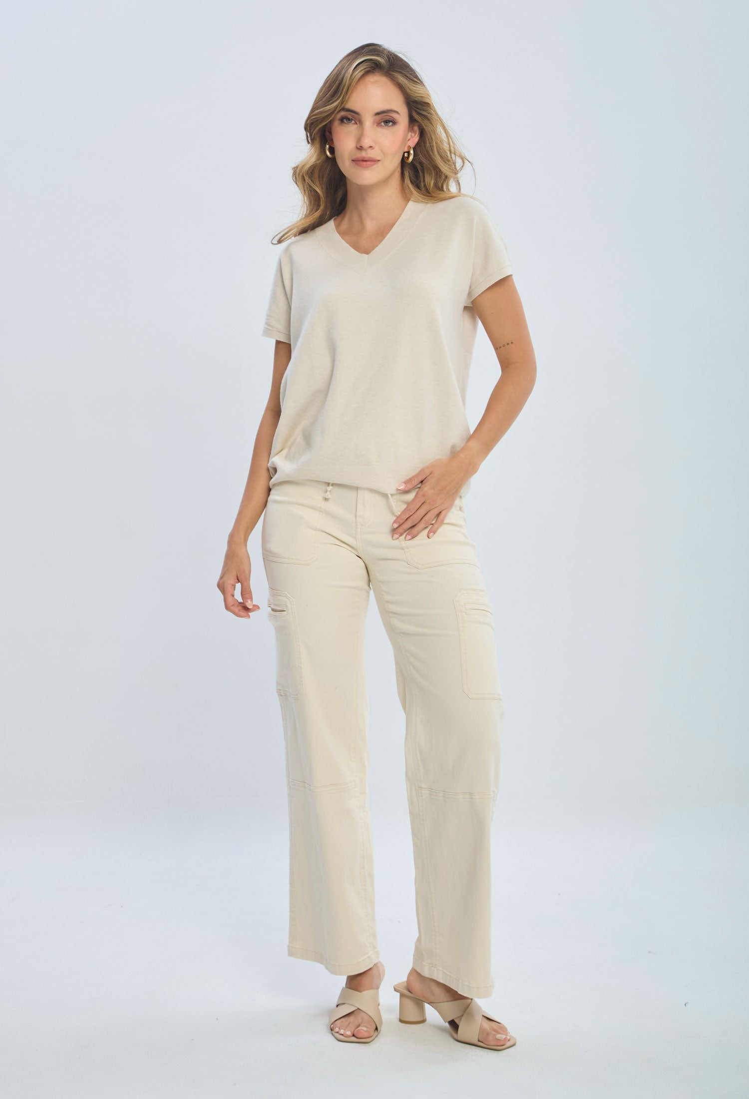Woman wearing beige V-neck T-shirt and wide-leg cargo pants, casual fashion style