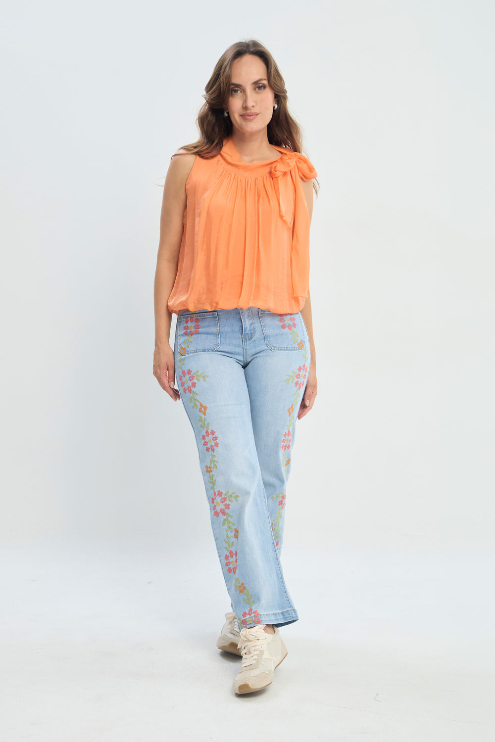 Jean con Flores Bordadas NEW - BYBLA Colombia