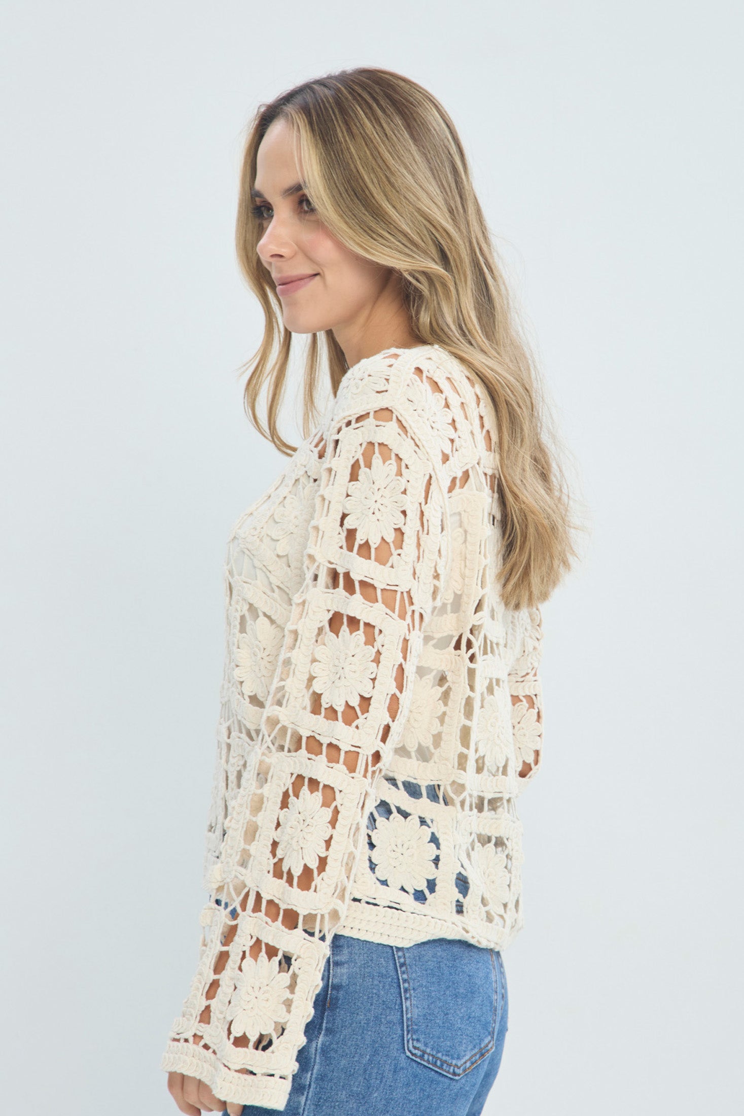 Blusa Crochet Flor vista 2 - Outlet BYBLA Colombia