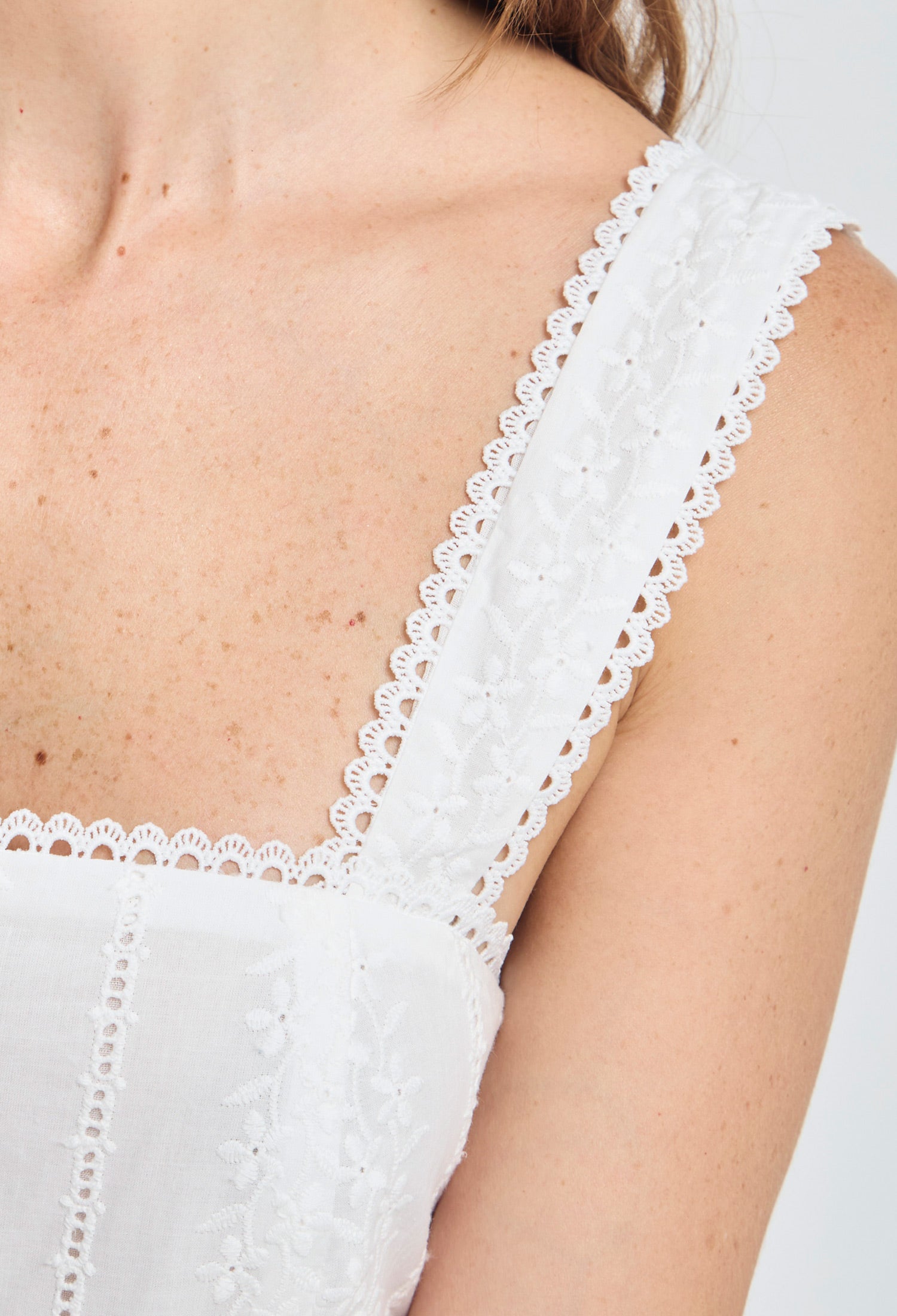 Vestido Largo Detalles Bordados