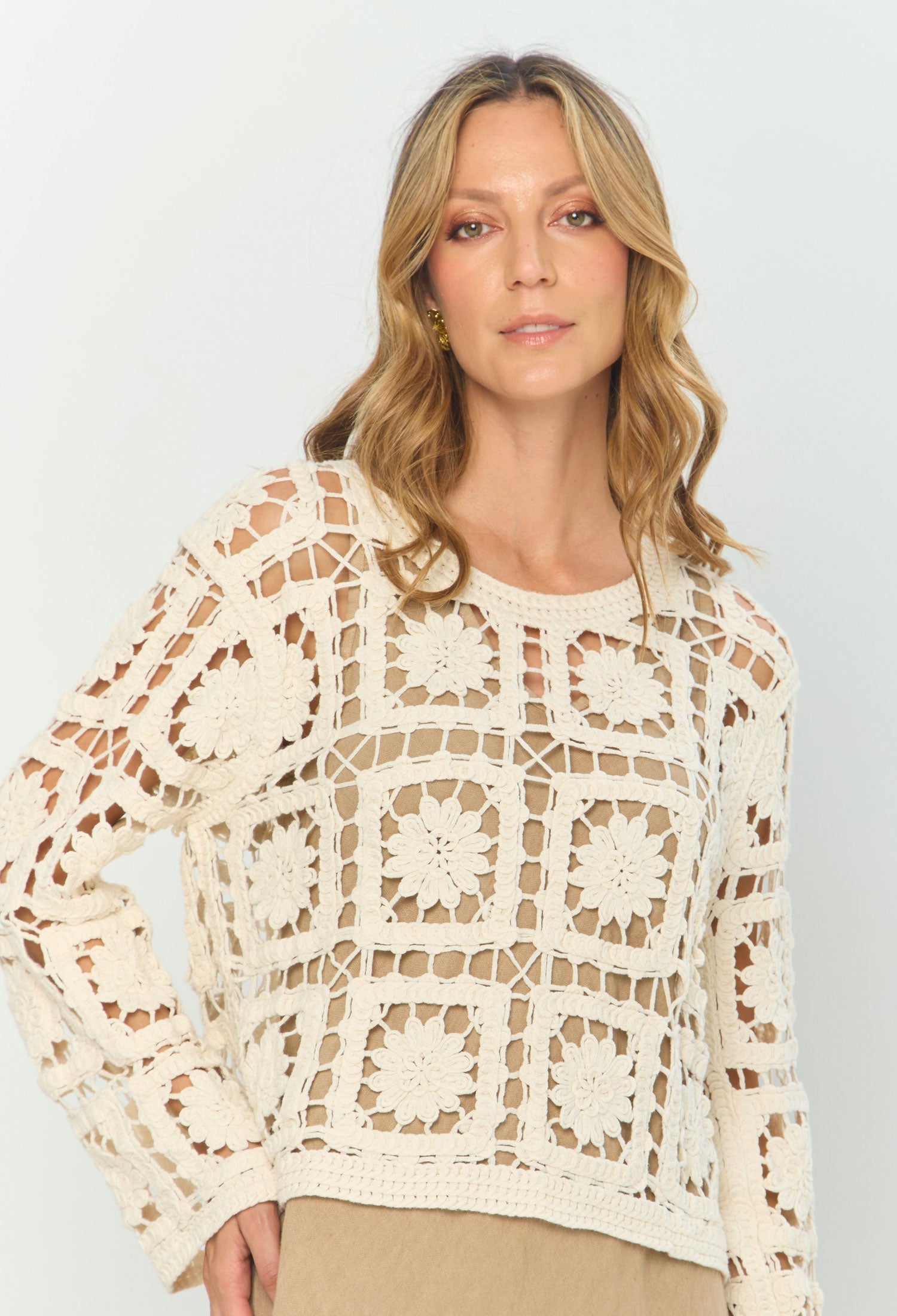 Blusa Crochet Flor vista 4 - Outlet BYBLA Colombia