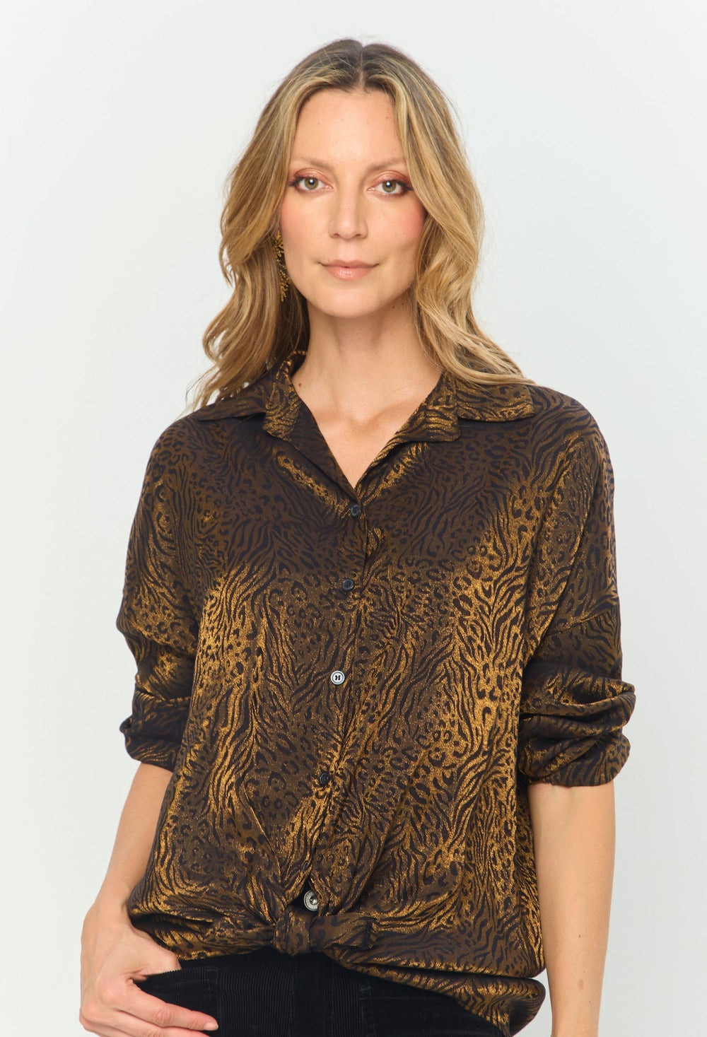 Camisa Animal Print Dorada - Outlet BYBLA Colombia