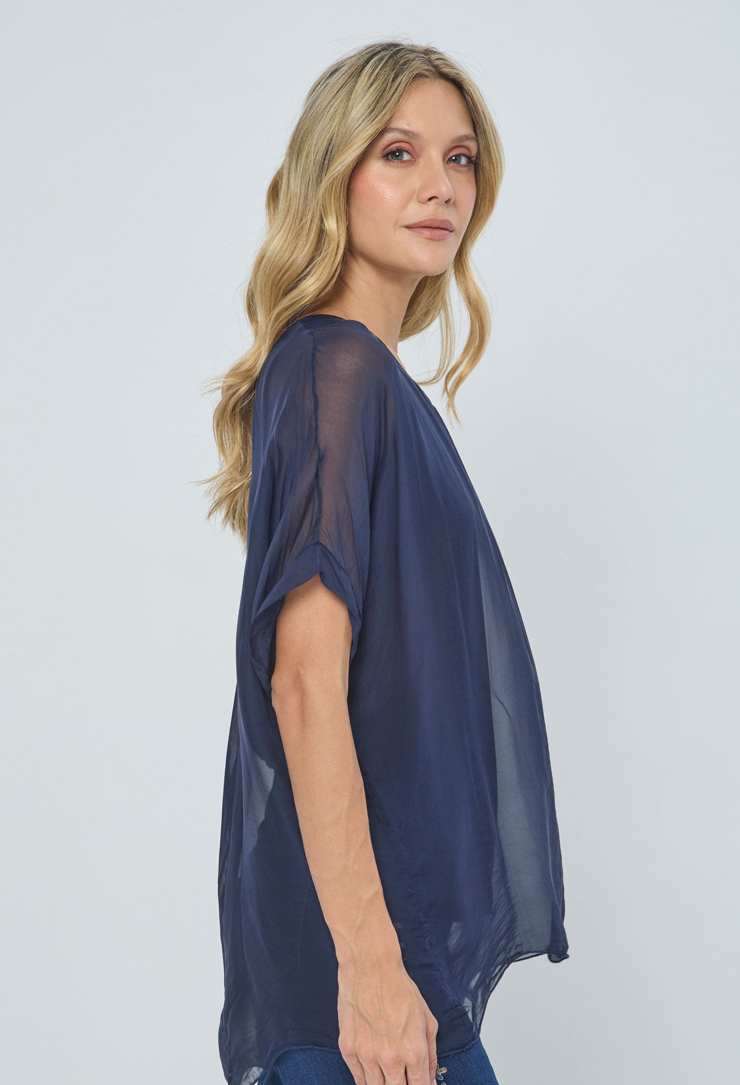 Blusa Seda vista 3 - Outlet BYBLA Colombia