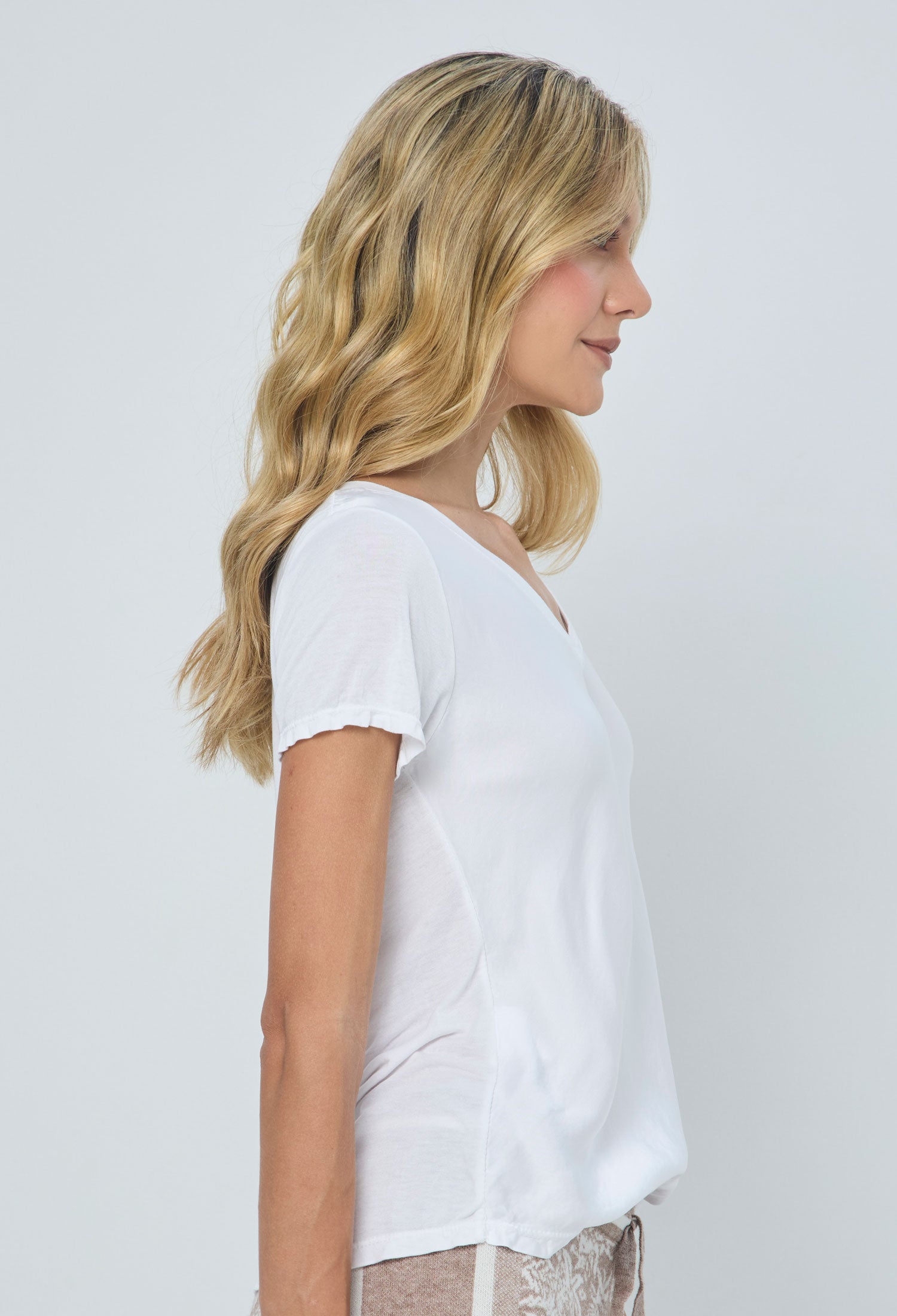 Camiseta Básica Satín vista 3 - BYBLA Colombia