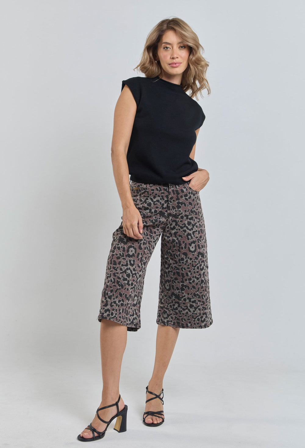 Pantalón Corto Animal Print - Outlet BYBLA Colombia