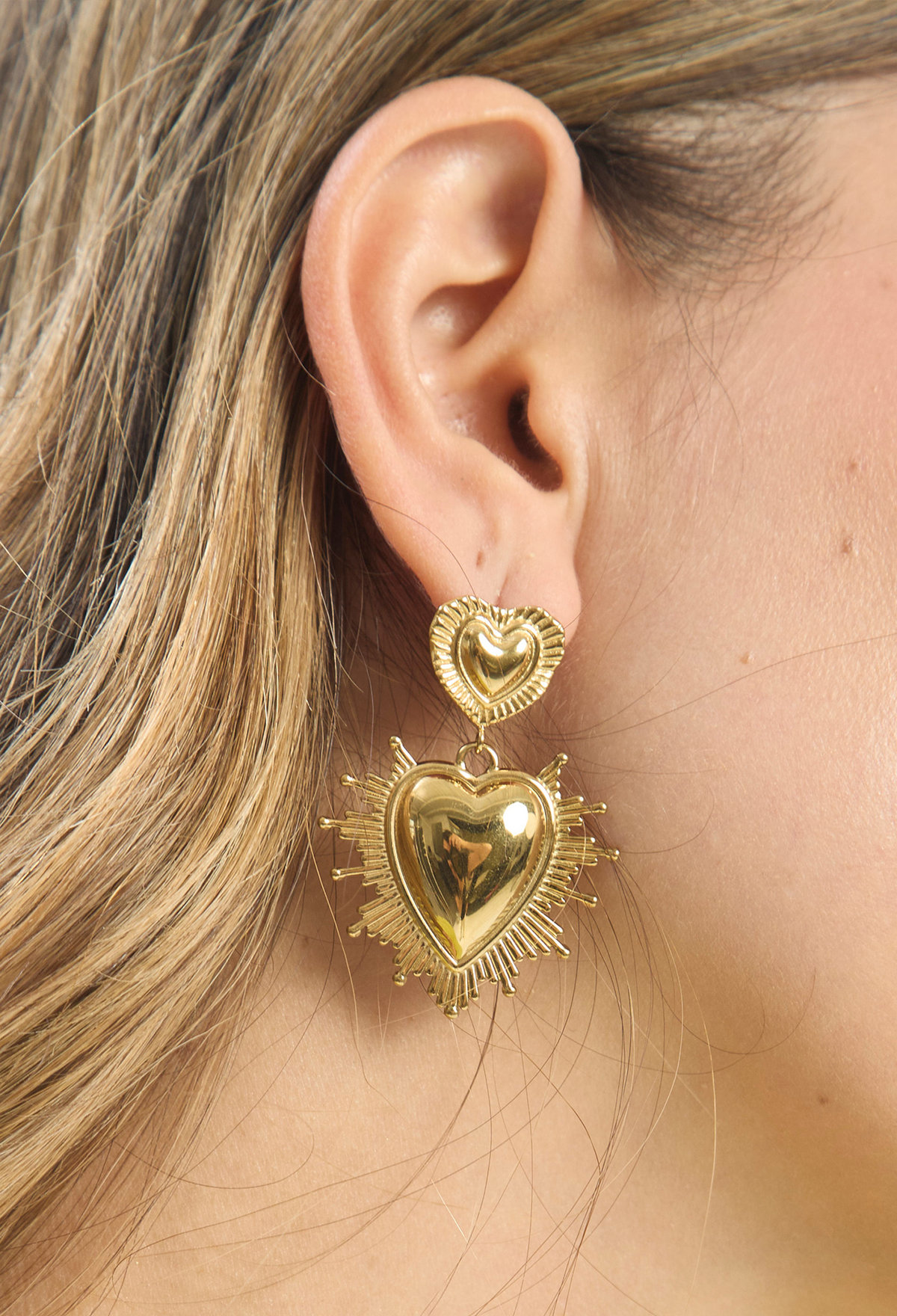 Aretes Corazón Sagrado Dorado