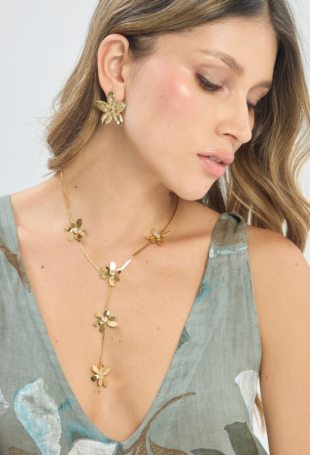 Collar en Y Flores Doradas