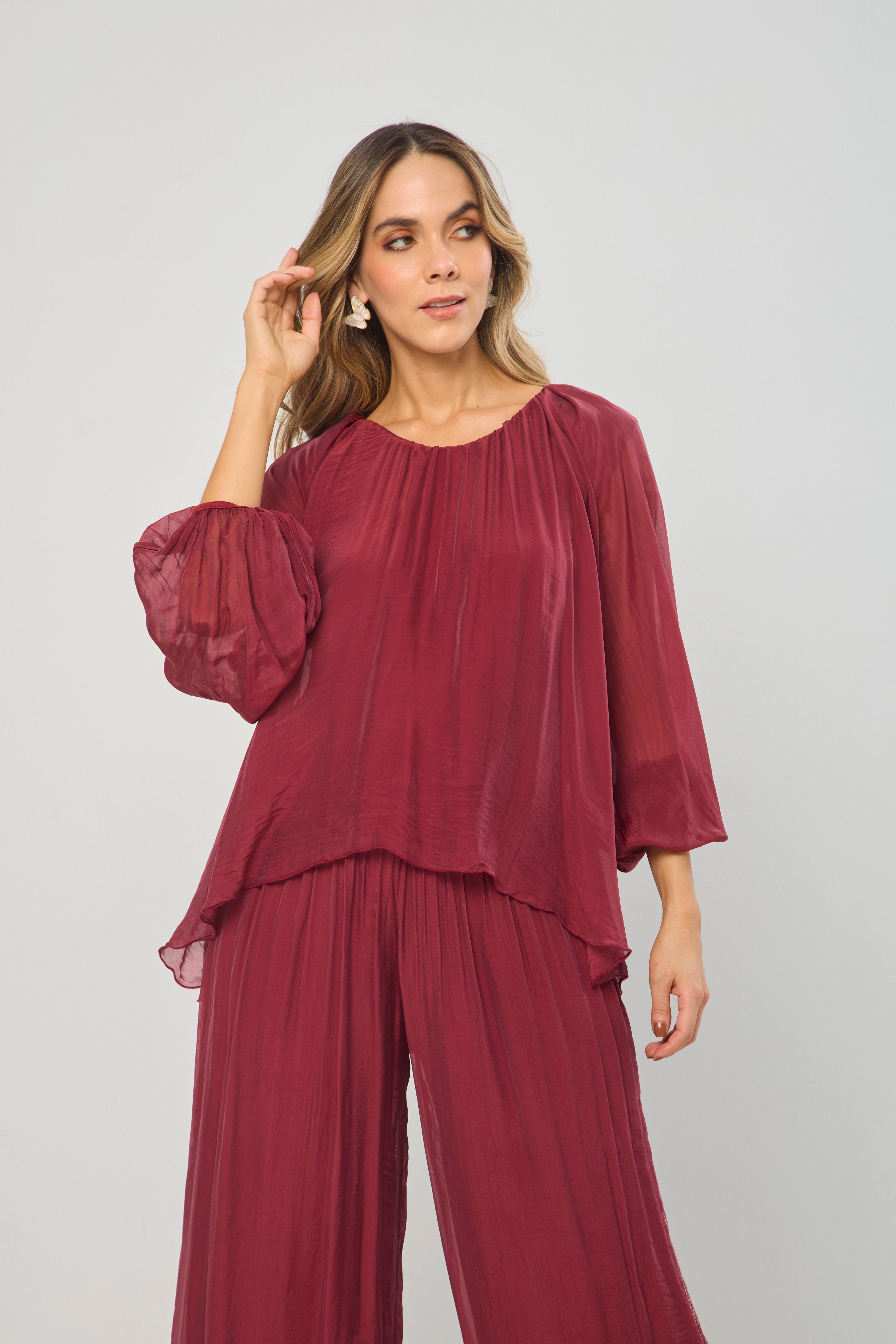 Blusa Seda Oversize Asimétrica vista 7 - BYBLA Colombia