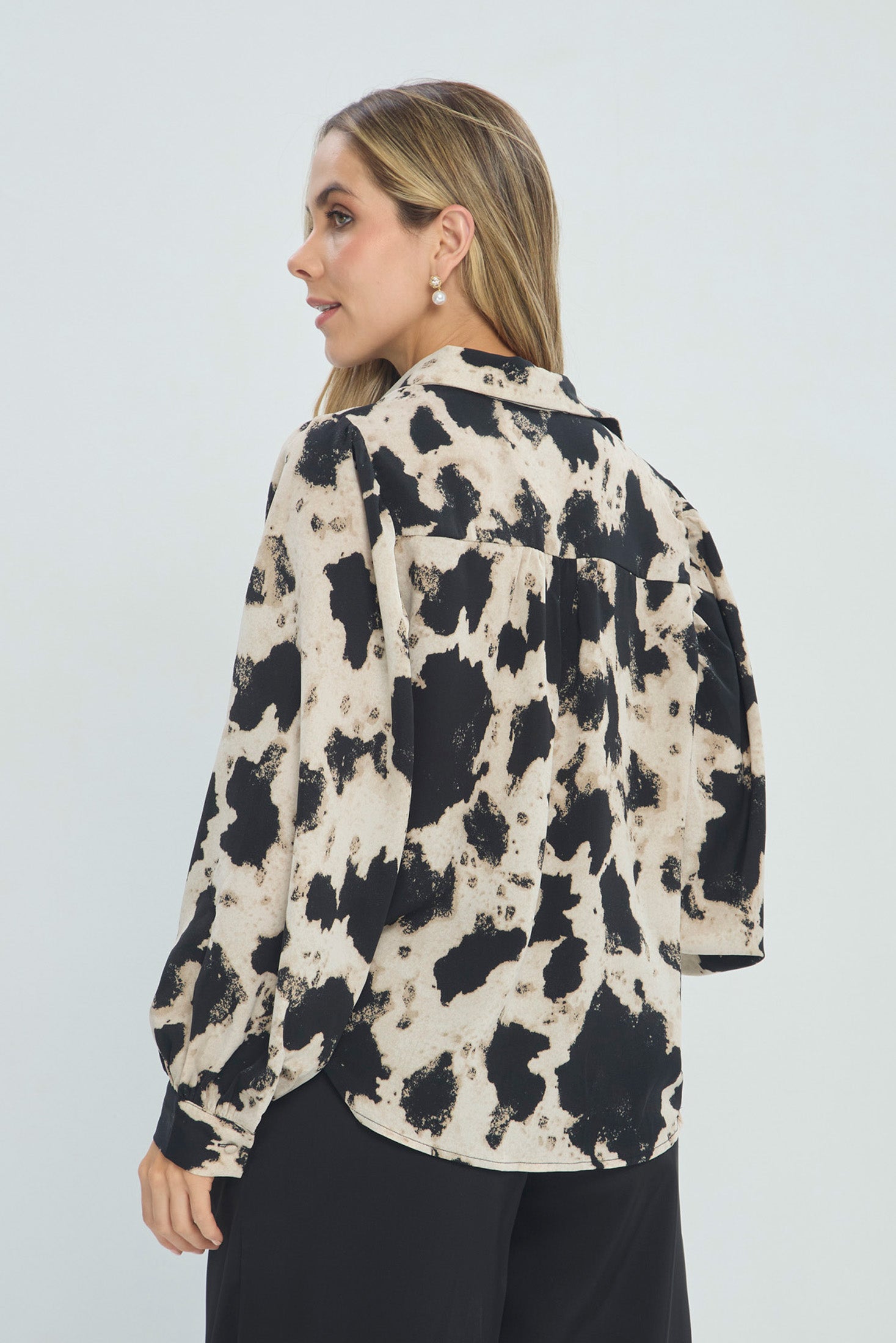 Camisa Cow Print vista 3 - Outlet BYBLA Colombia