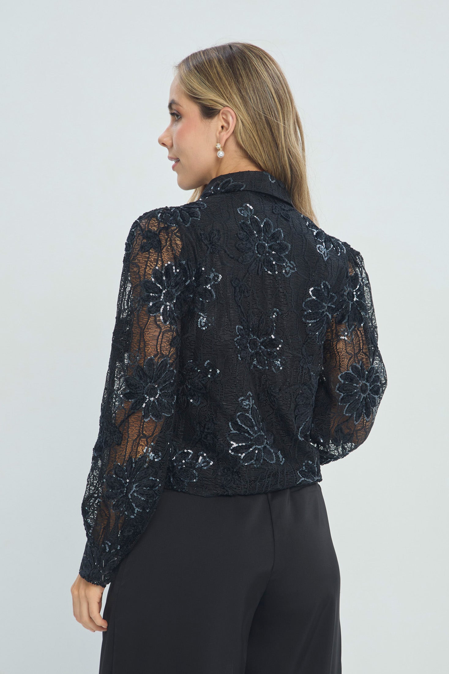 Camisa en Encaje Negro con Lentejuelas vista 3 - Outlet BYBLA Colombia