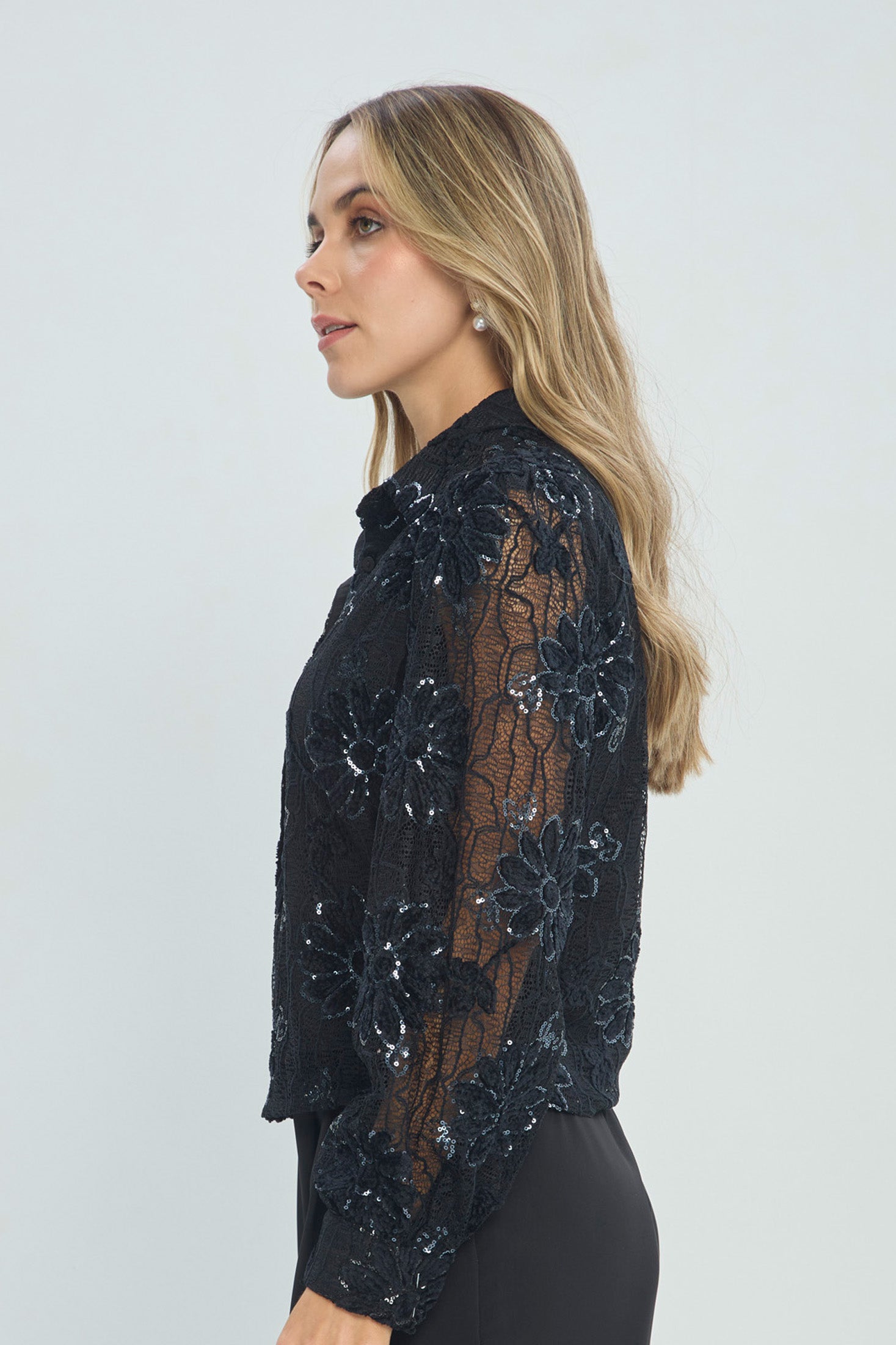 Camisa en Encaje Negro con Lentejuelas vista 2 - Outlet BYBLA Colombia