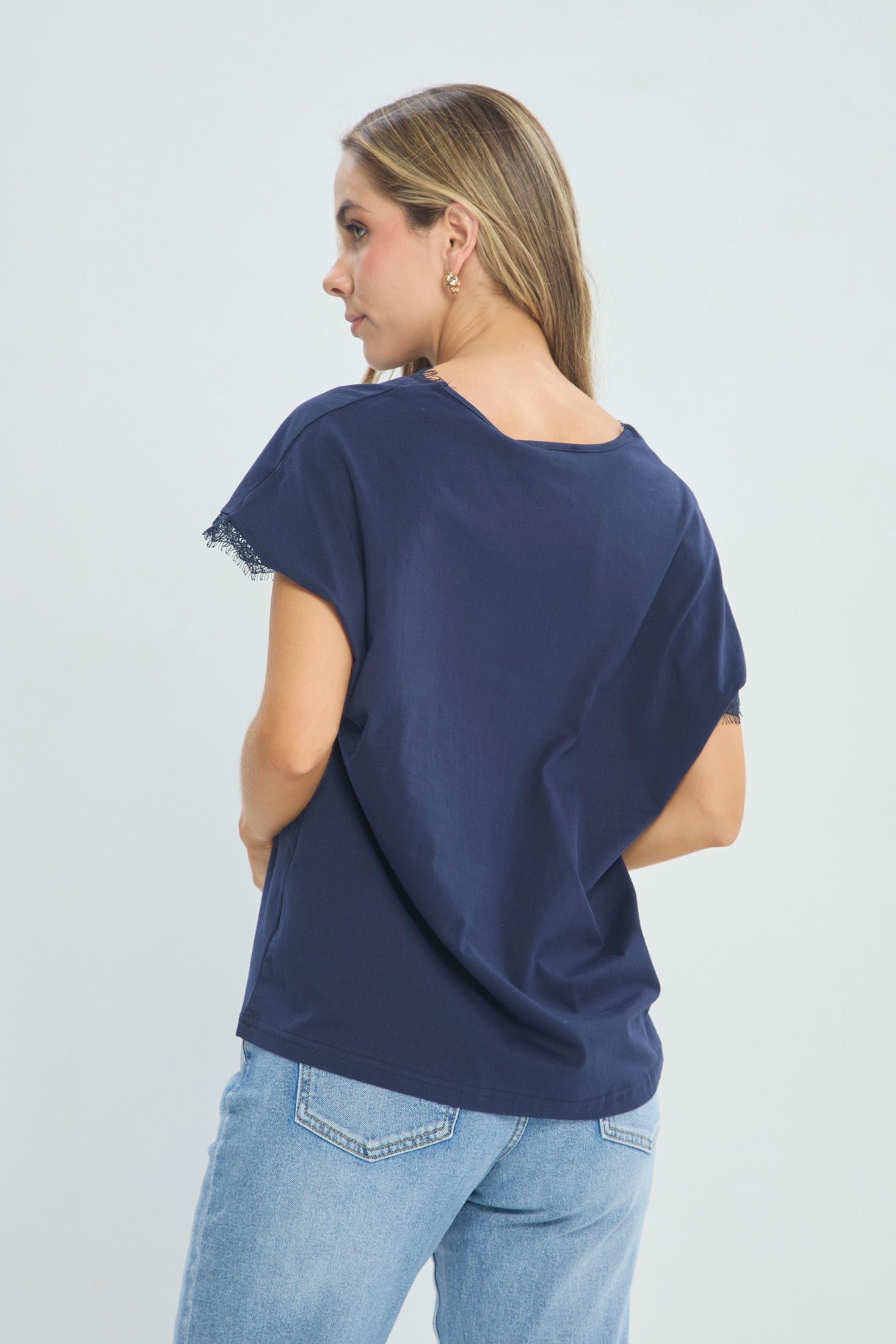Camiseta Algodón Encaje vista 3 - Outlet BYBLA Colombia - AZULES